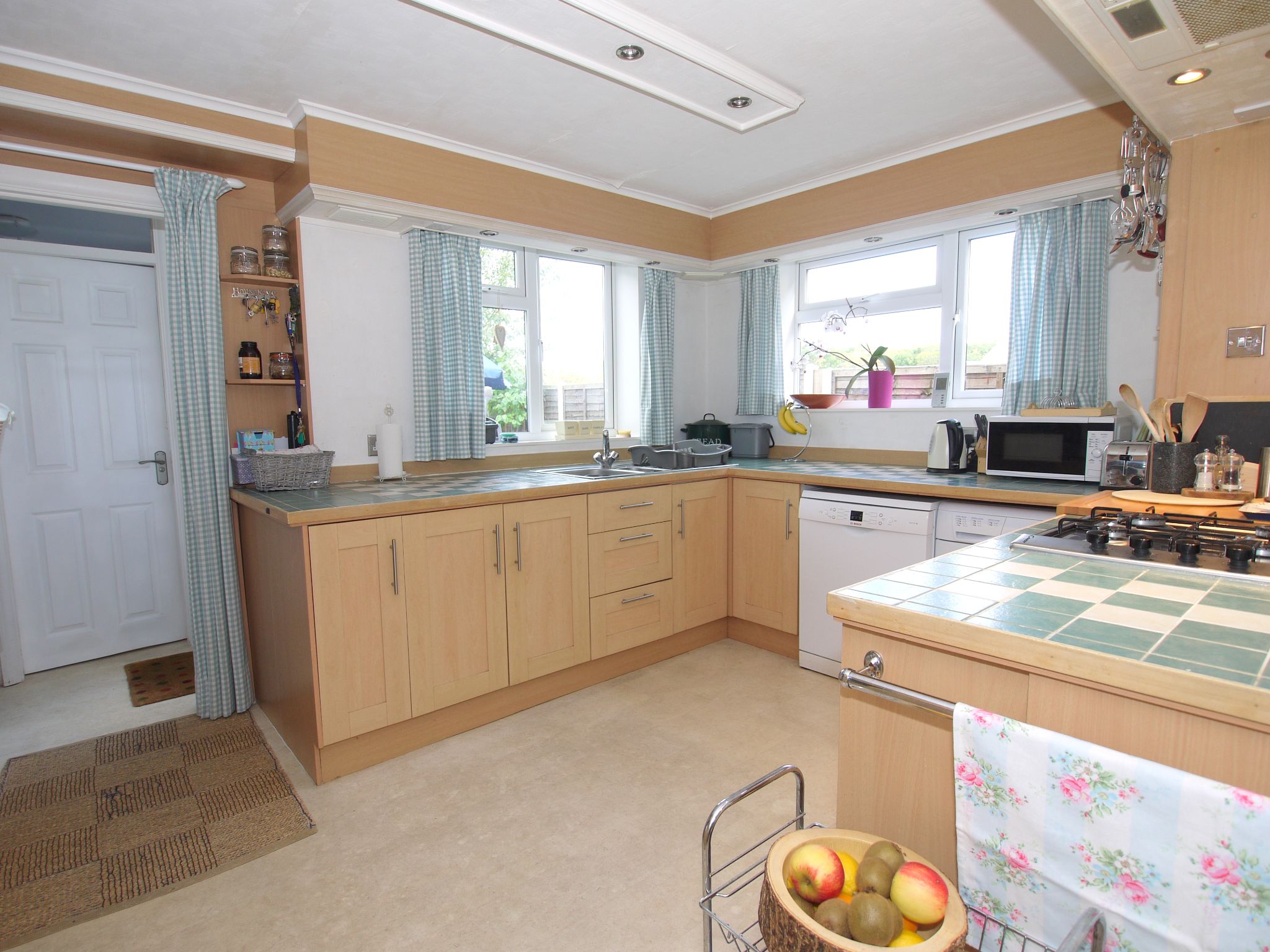 2 bedroom semi-detached house Sold in Sevenoaks - Photograph 4