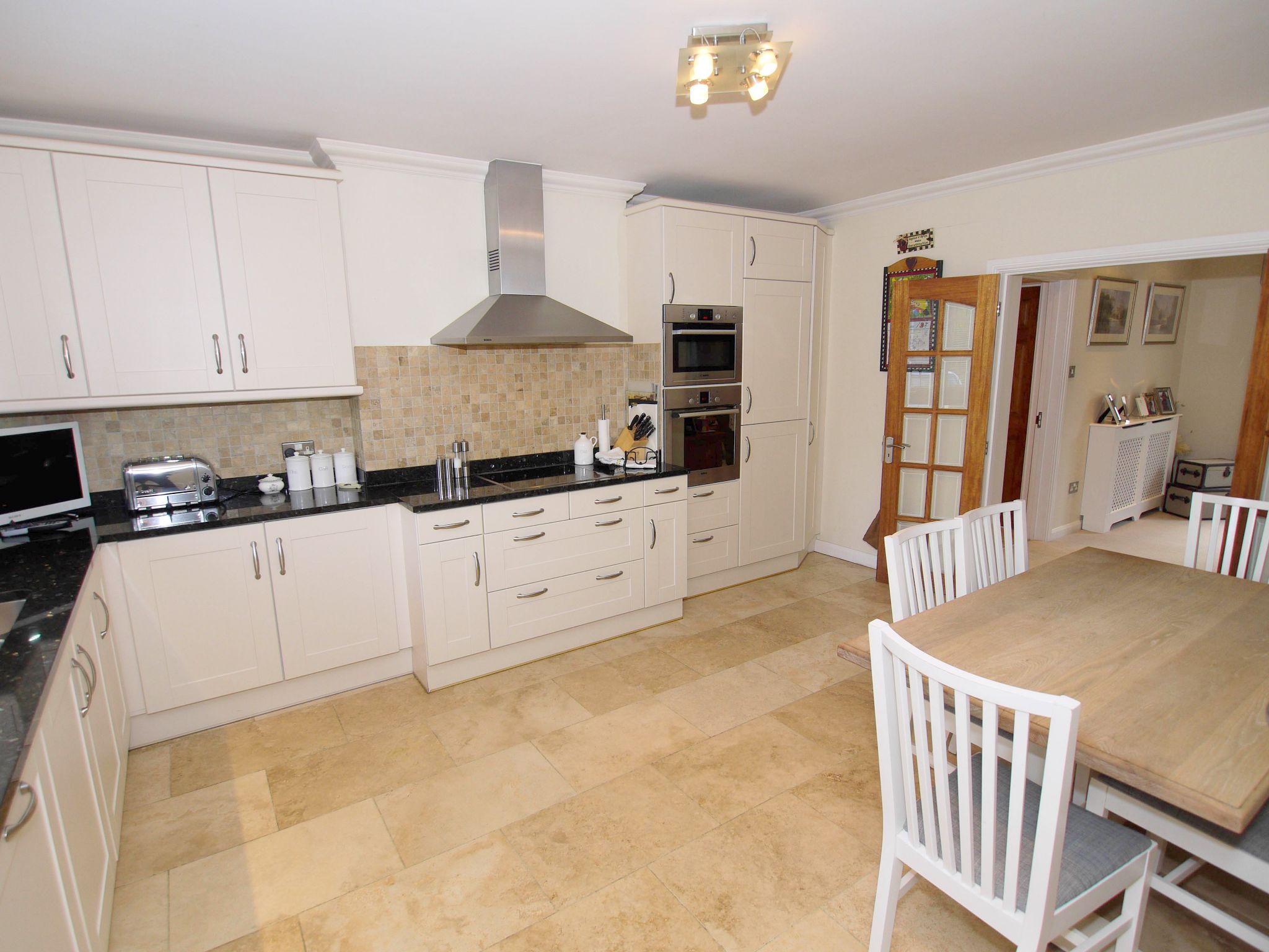 3 bedroom detached house Sold in Sevenoaks - Photograph 7