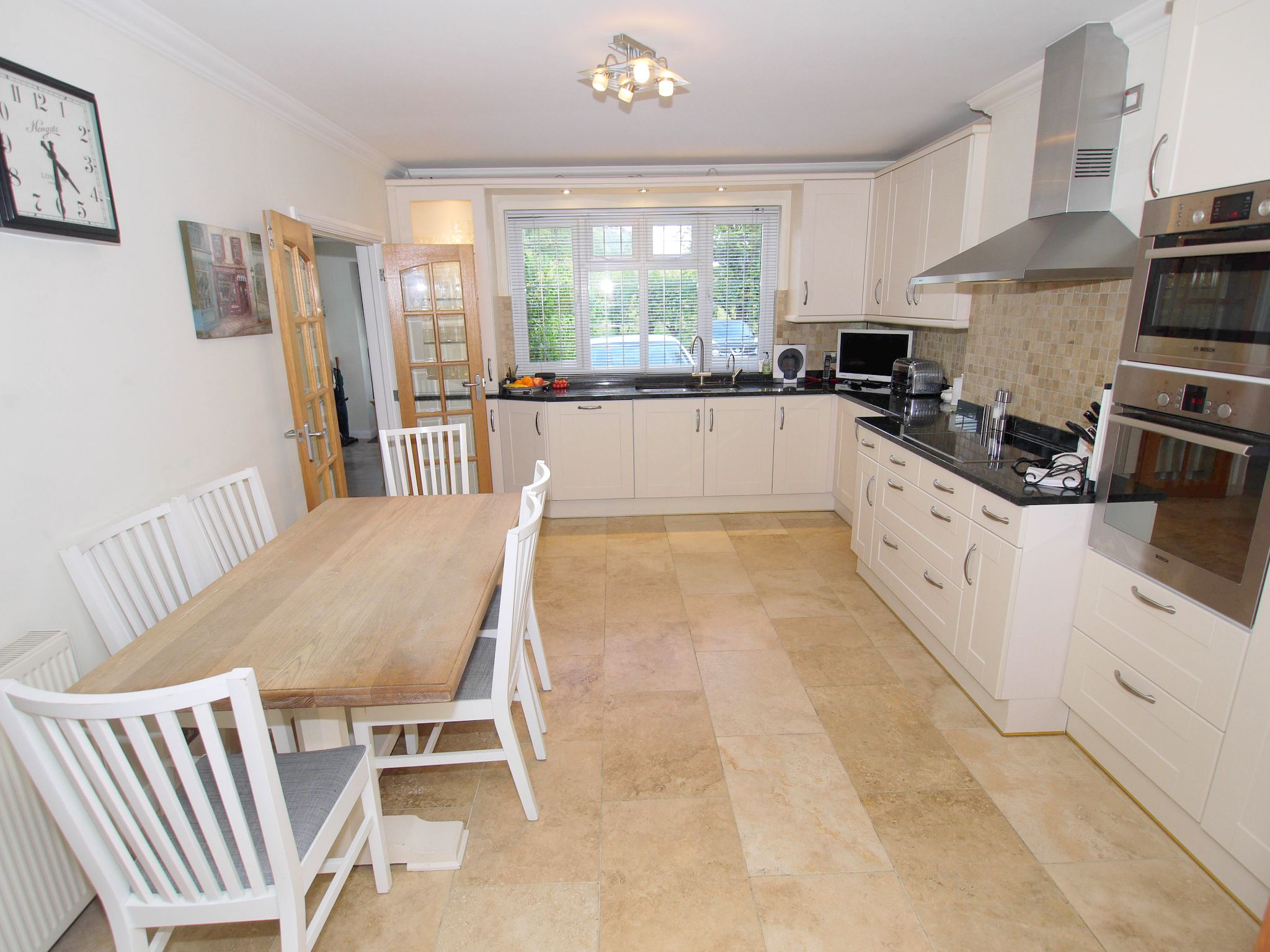 3 bedroom detached house Sold in Sevenoaks - Photograph 6