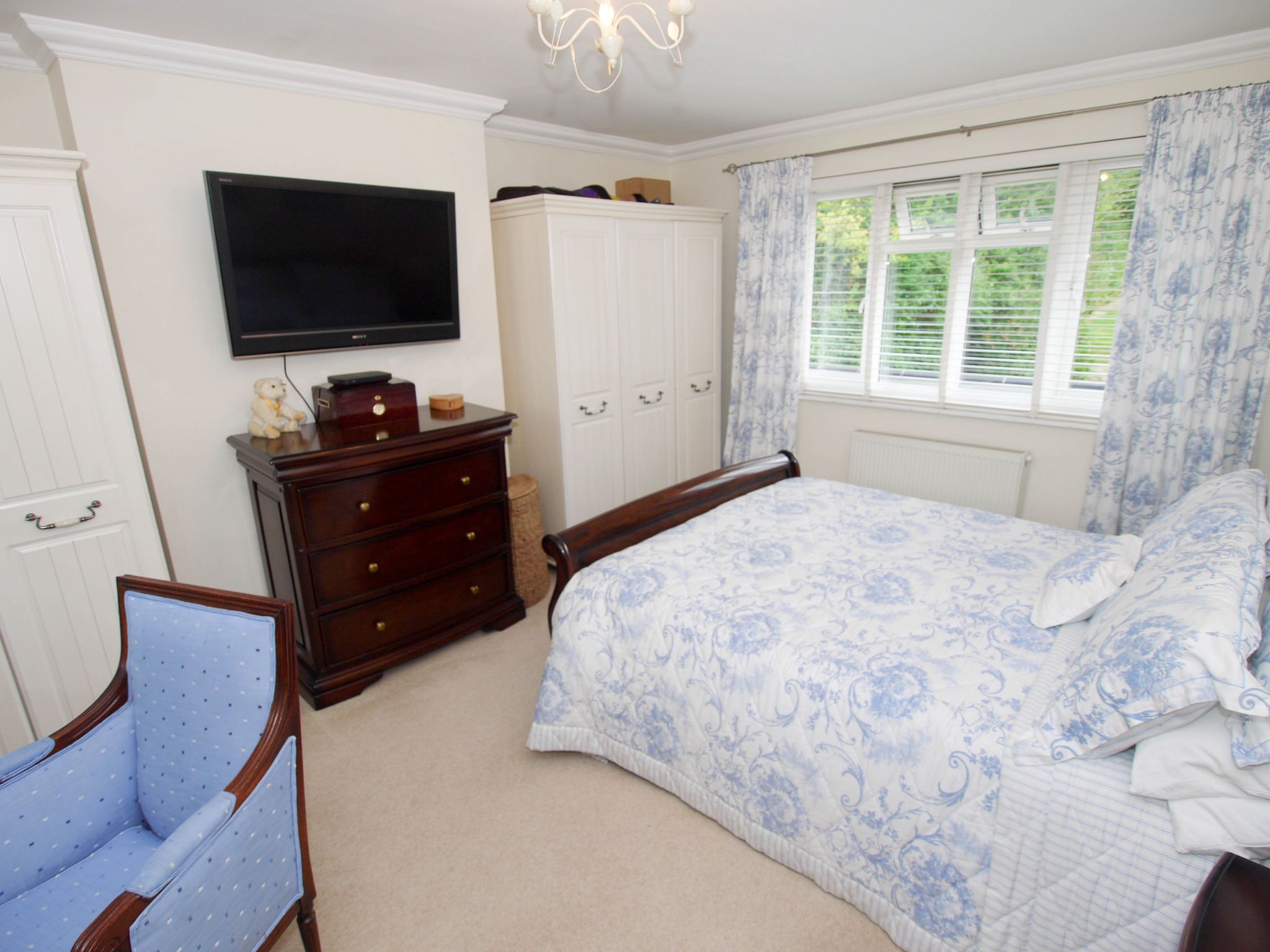 3 bedroom detached house Sold in Sevenoaks - Photograph 9