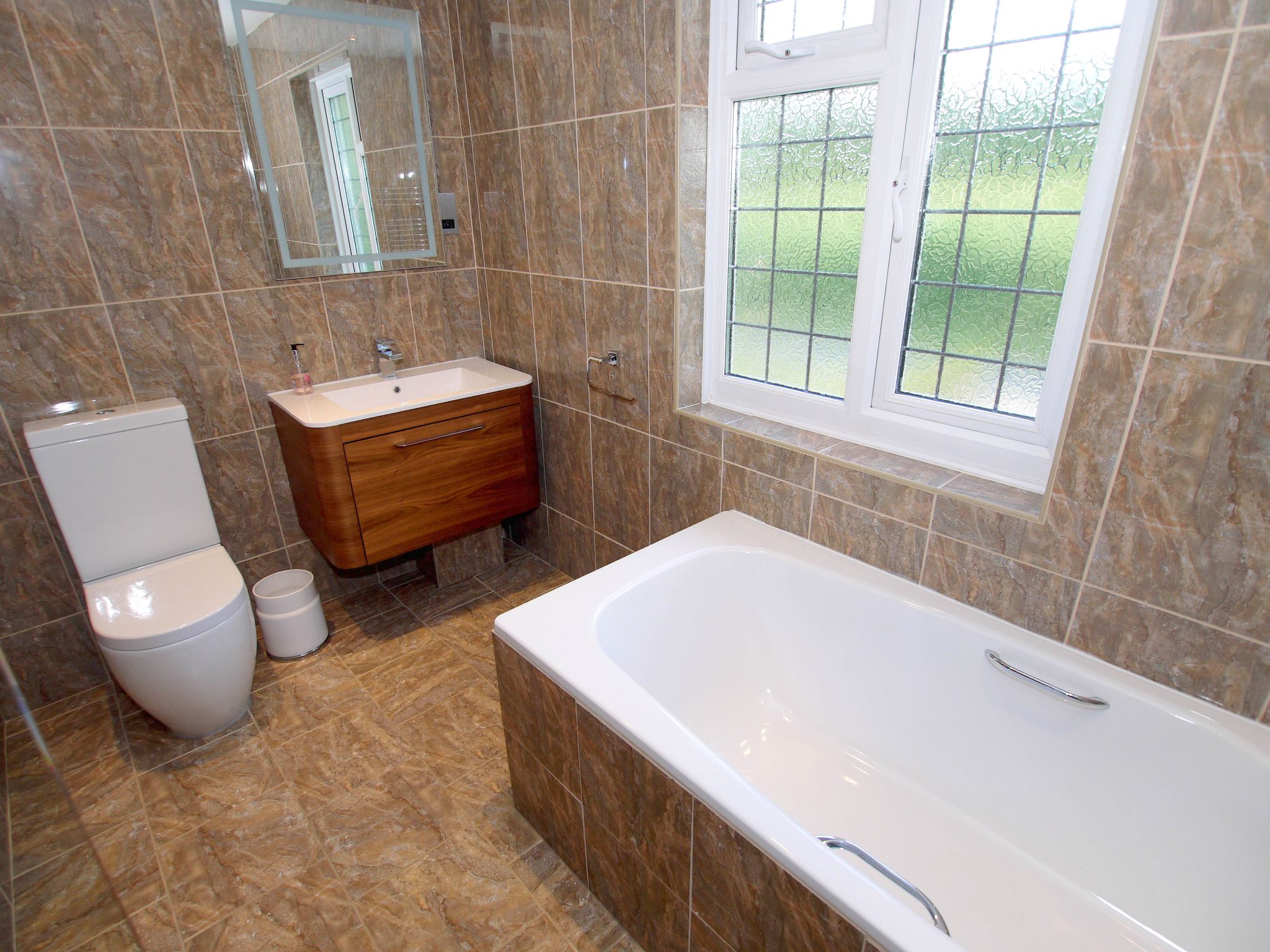 3 bedroom detached house Sold in Sevenoaks - Photograph 11
