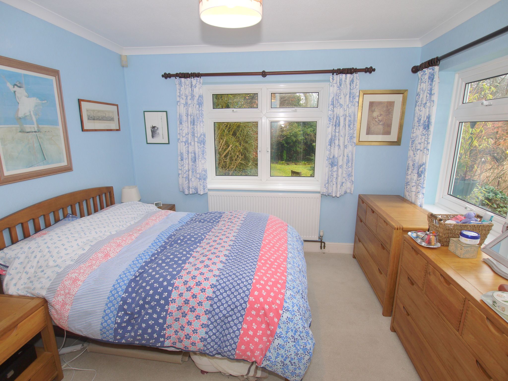 2 bedroom detached bungalow Sold in Sevenoaks - Photograph 6