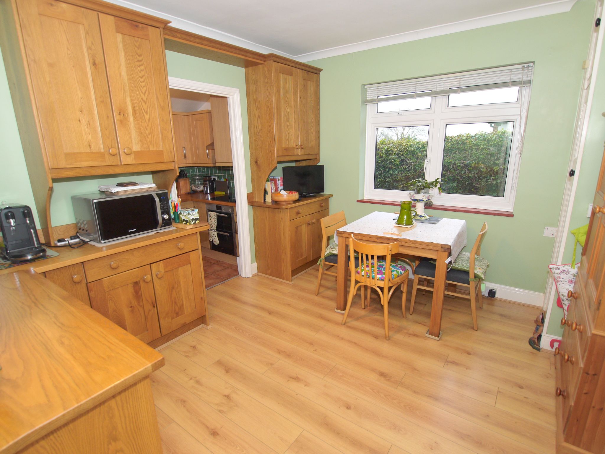 2 bedroom detached bungalow Sold in Sevenoaks - Photograph 2