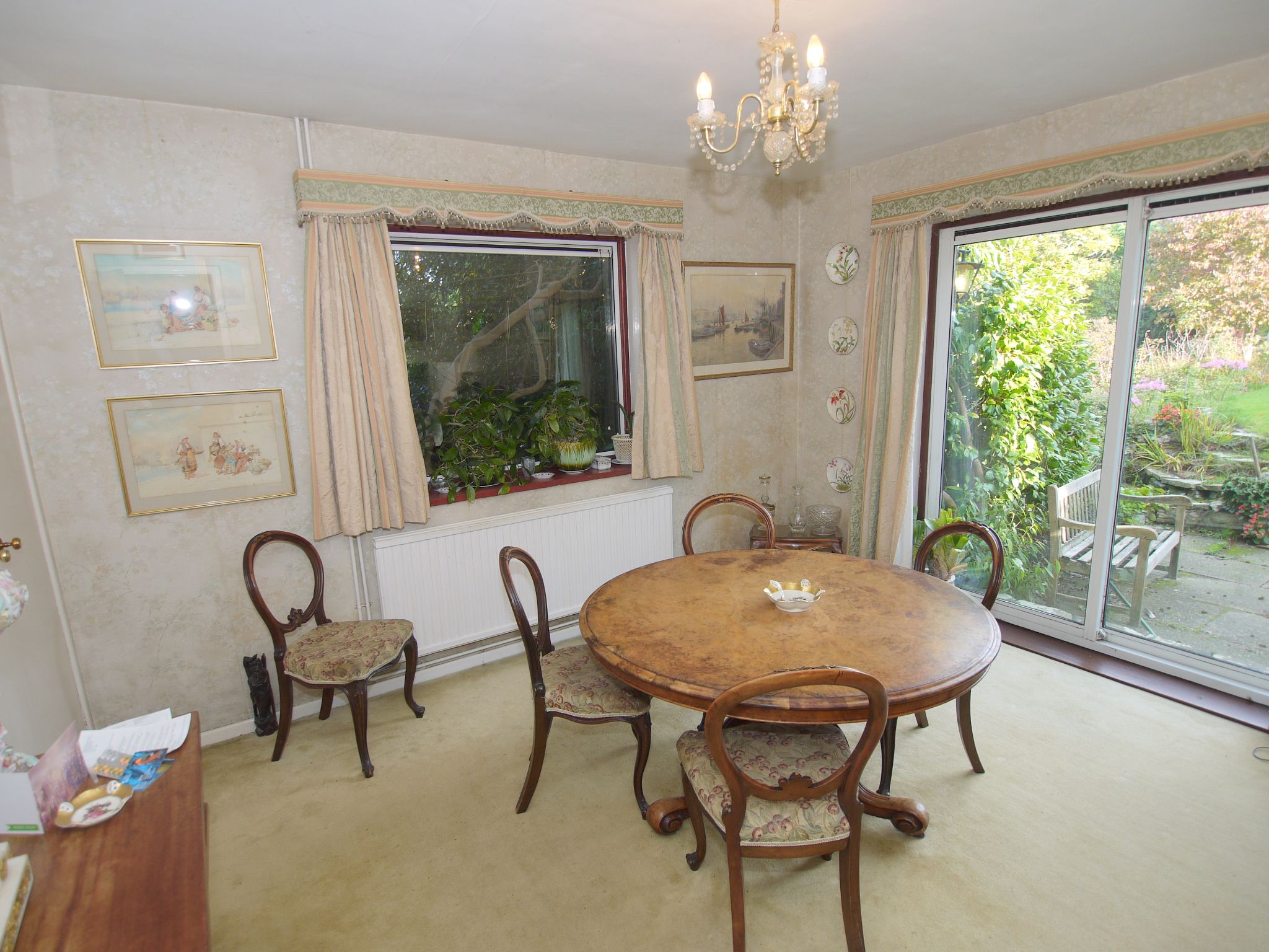 3 bedroom detached house Sold in Sevenoaks - Photograph 3