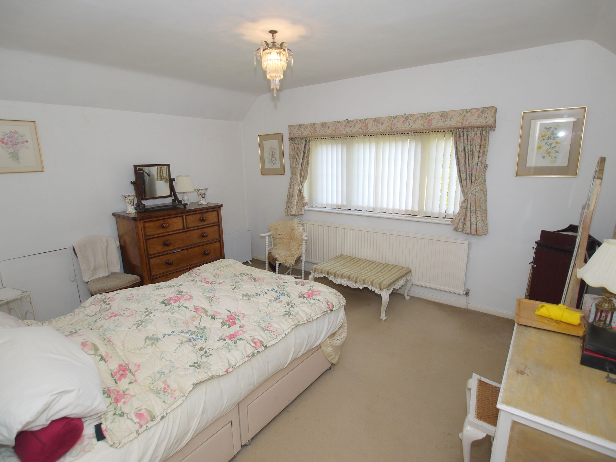 3 bedroom detached house Sold in Sevenoaks - Photograph 5