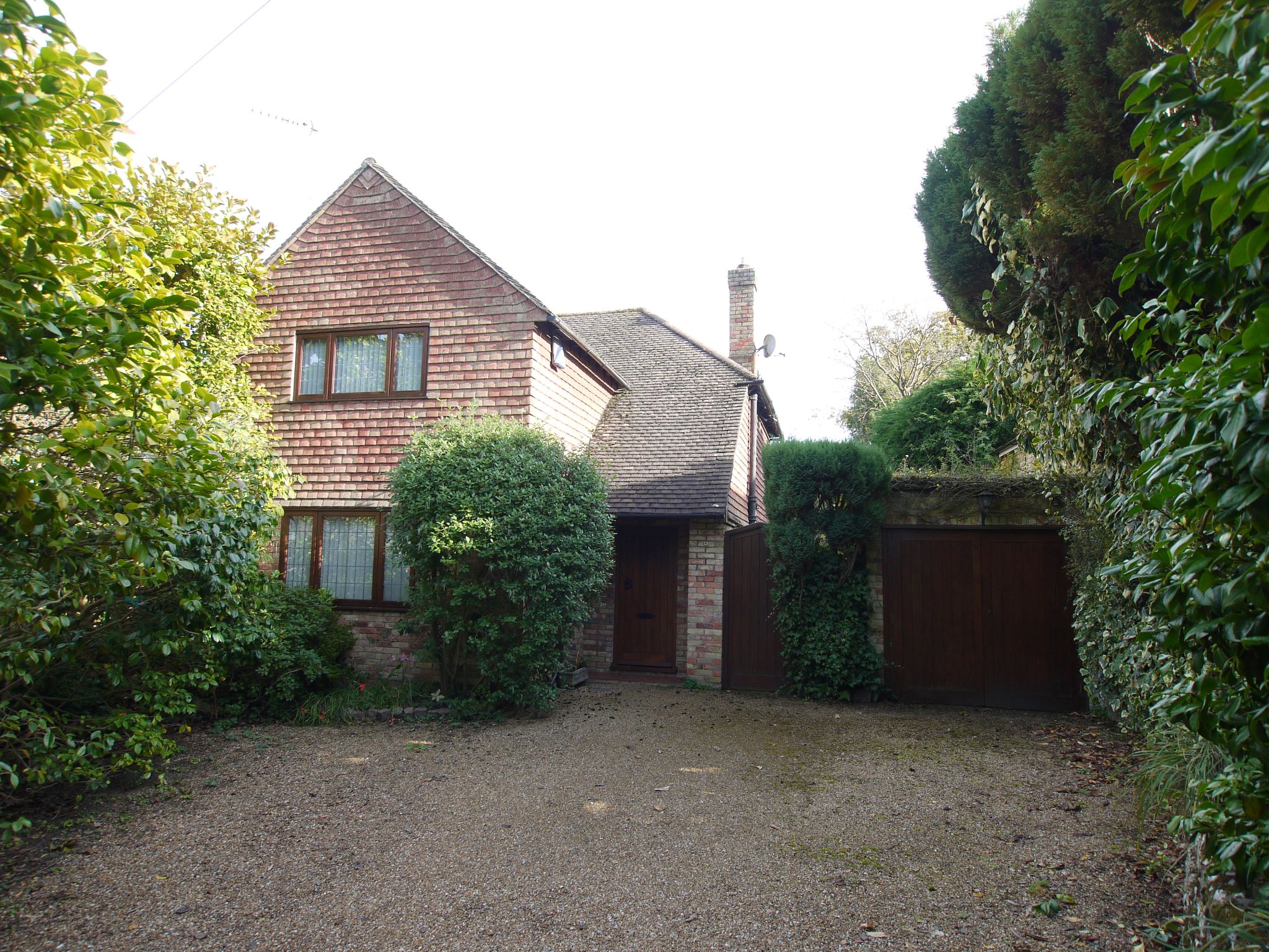 3 bedroom detached house Sold in Sevenoaks - Photograph 1