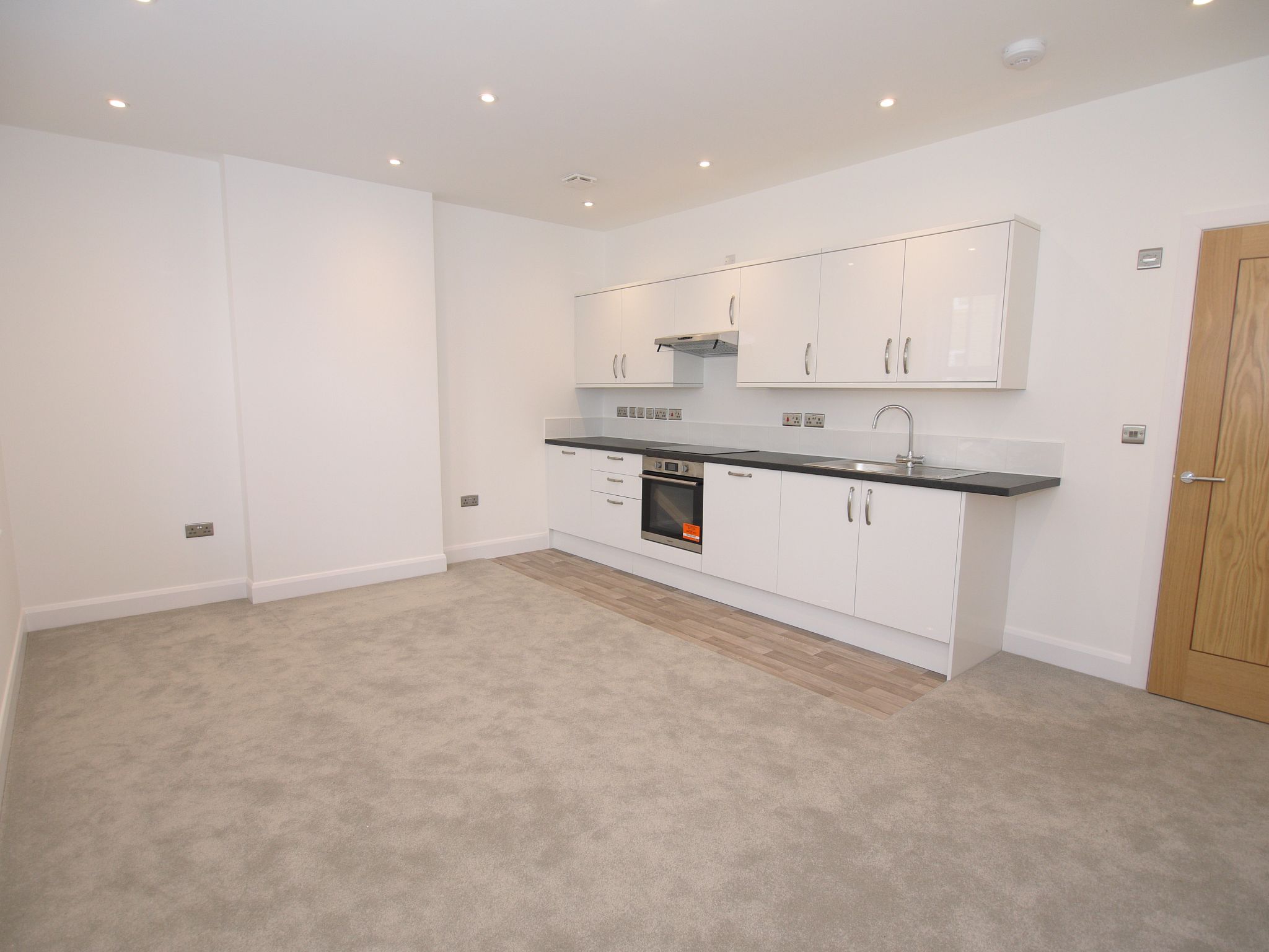 1 bedroom apartment To Let in Sevenoaks - Photograph 4