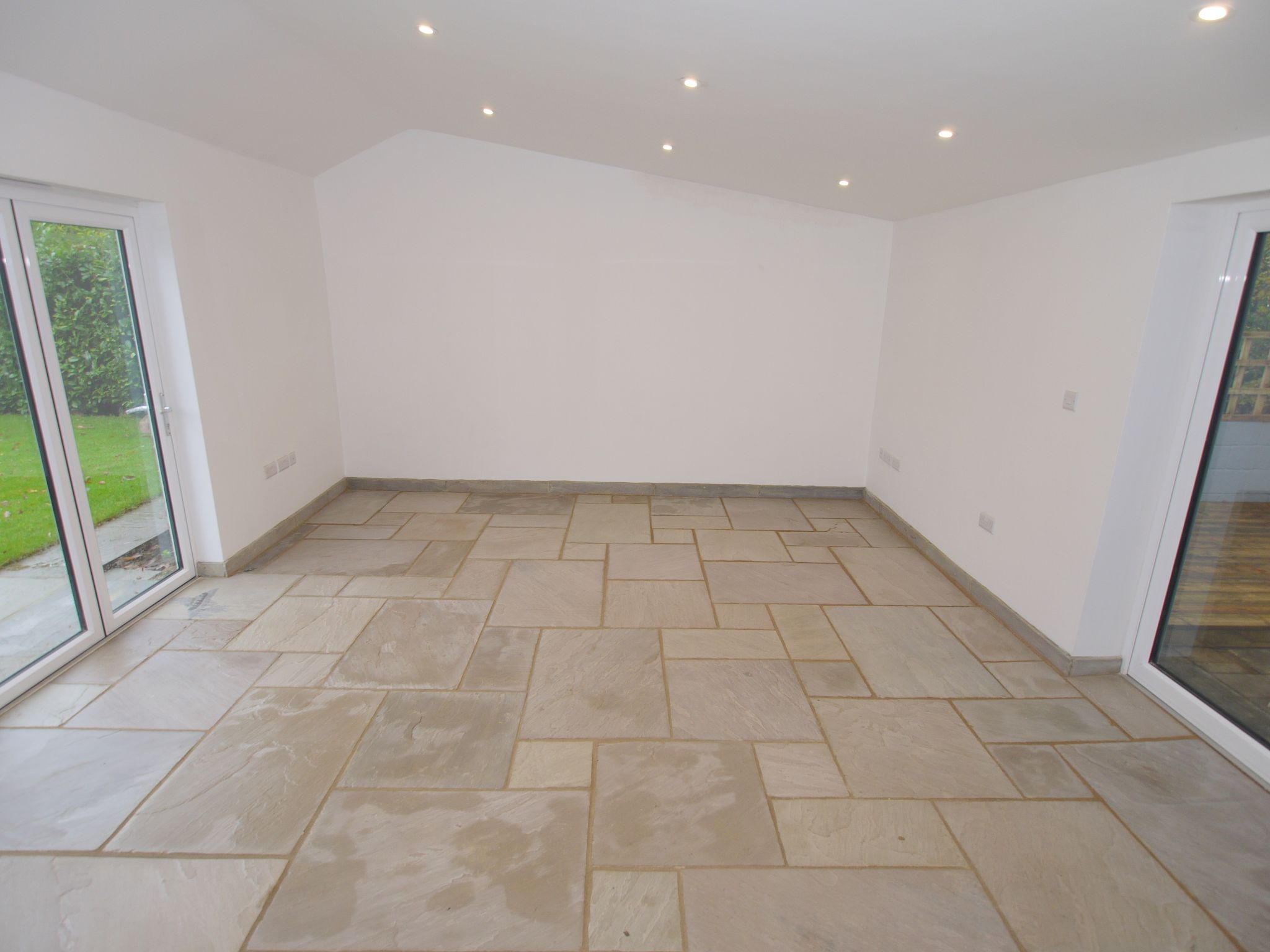 3 bedroom detached house Sold in Sevenoaks - Photograph 5