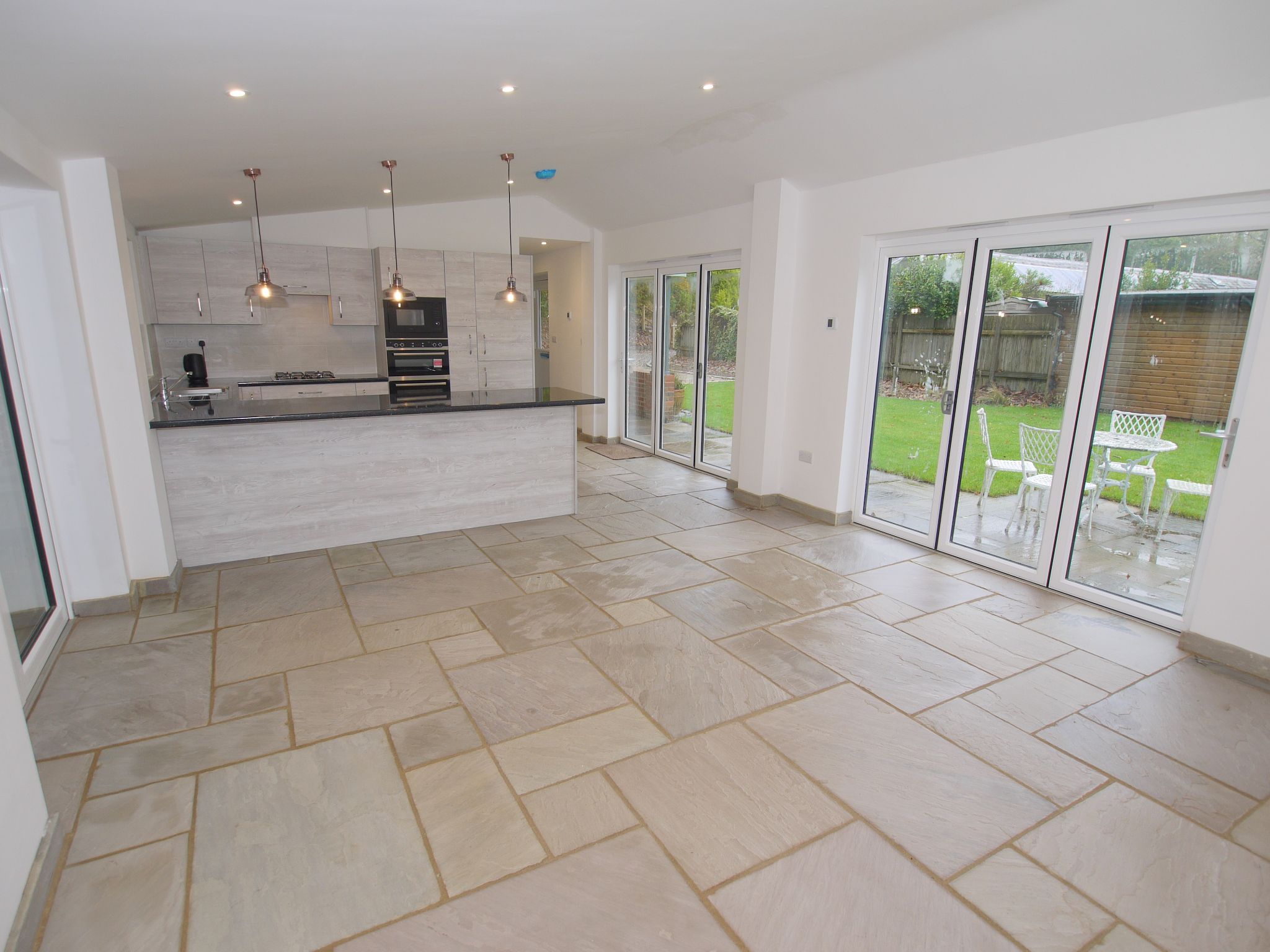 3 bedroom detached house Sold in Sevenoaks - Photograph 2
