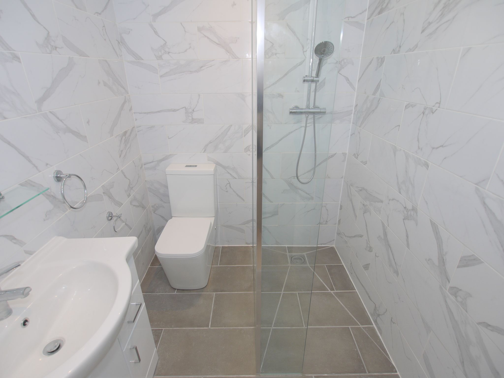 3 bedroom detached house Sold in Sevenoaks - Photograph 8
