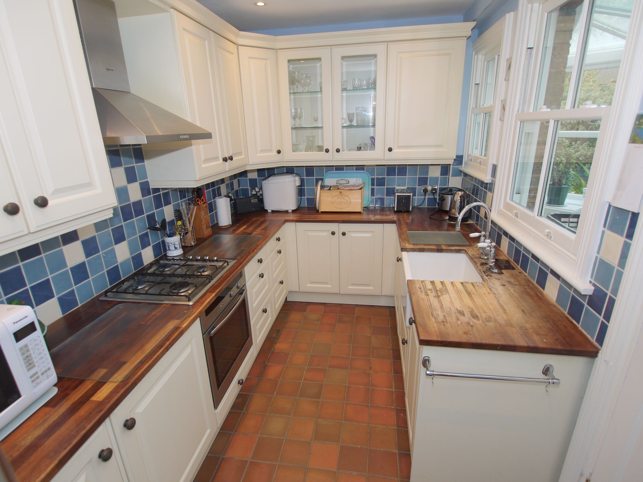 2 bedroom semi-detached house Sold in Sevenoaks - Photograph 2