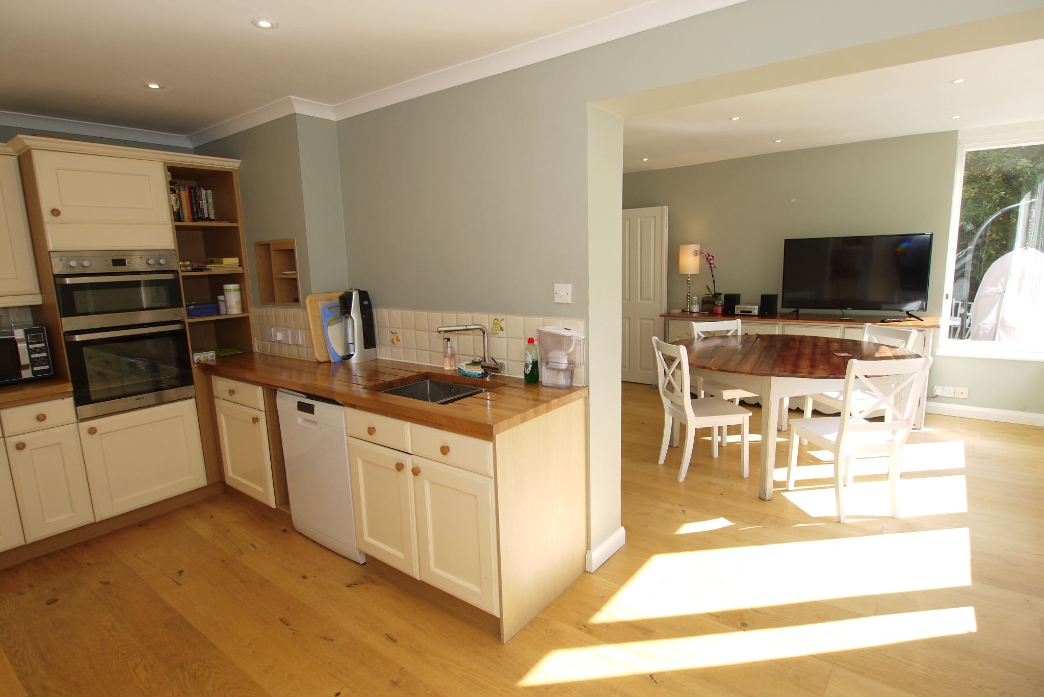 5 bedroom detached house Sold in Sevenoaks - Photograph 2
