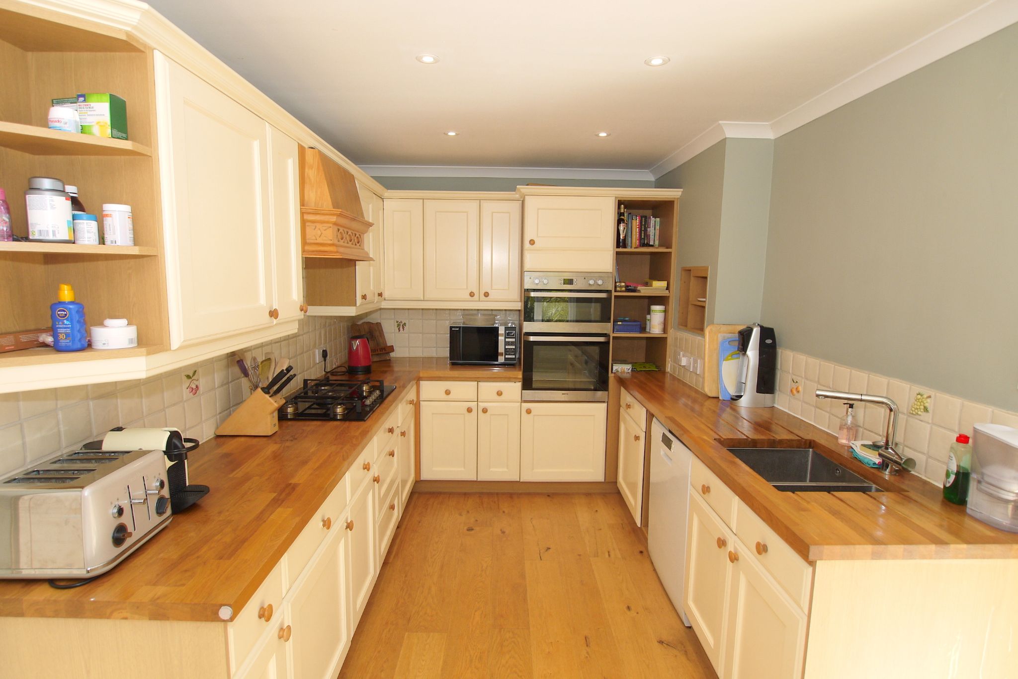 5 bedroom detached house Sold in Sevenoaks - Photograph 6