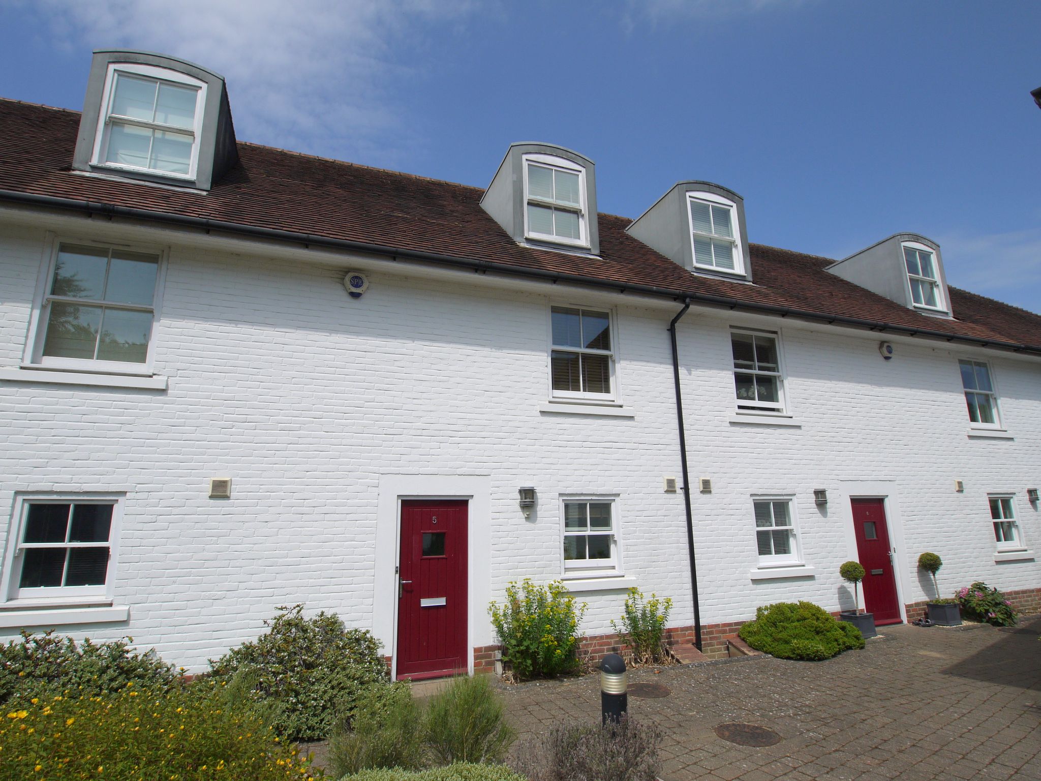 3 bedroom mid terraced house Sold in Sevenoaks - Photograph 1