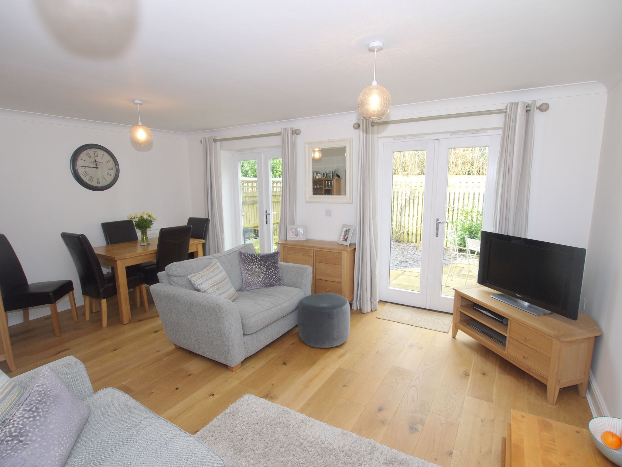 3 bedroom mid terraced house Sold in Sevenoaks - Photograph 2