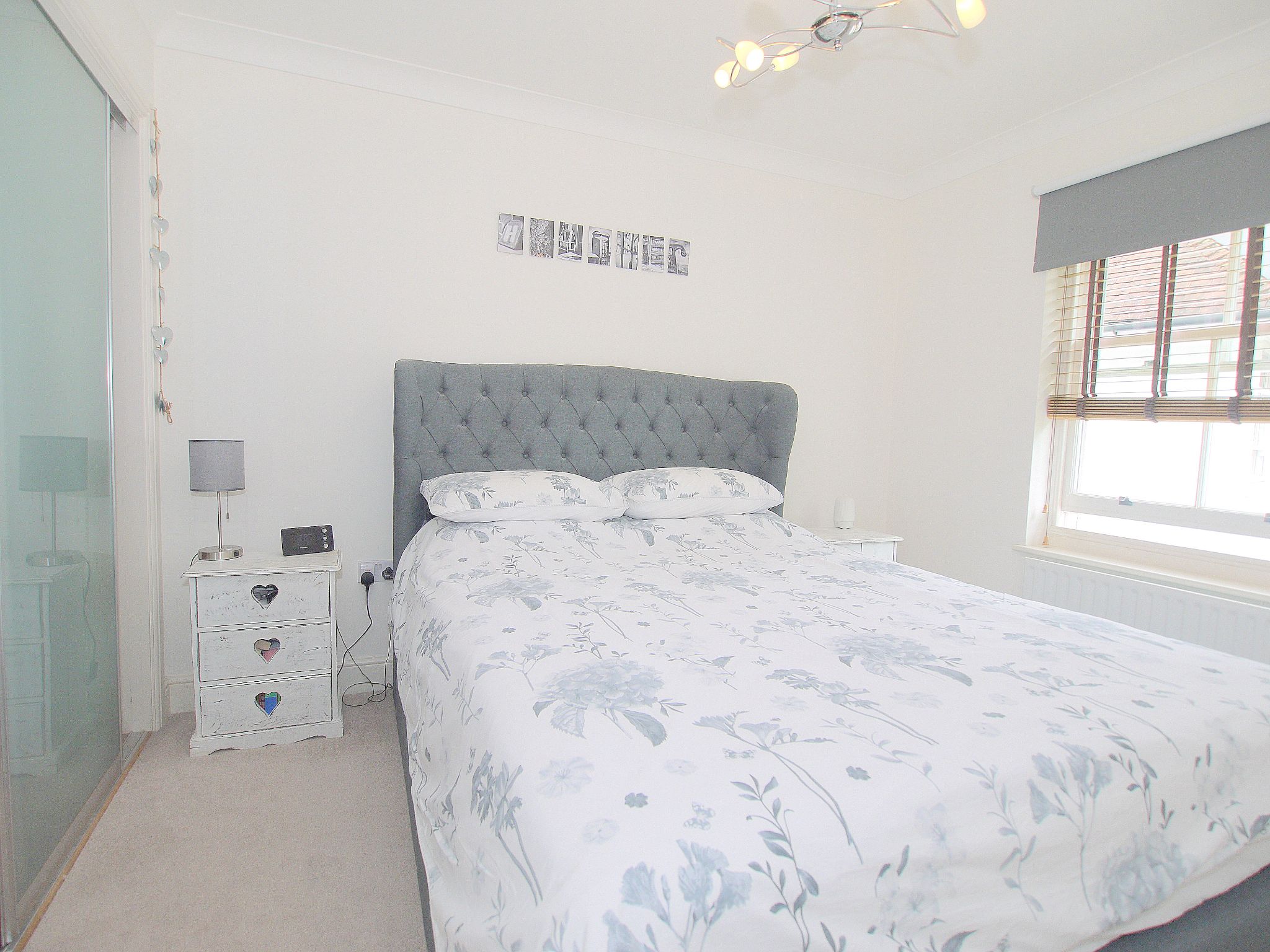 3 bedroom mid terraced house Sold in Sevenoaks - Photograph 8