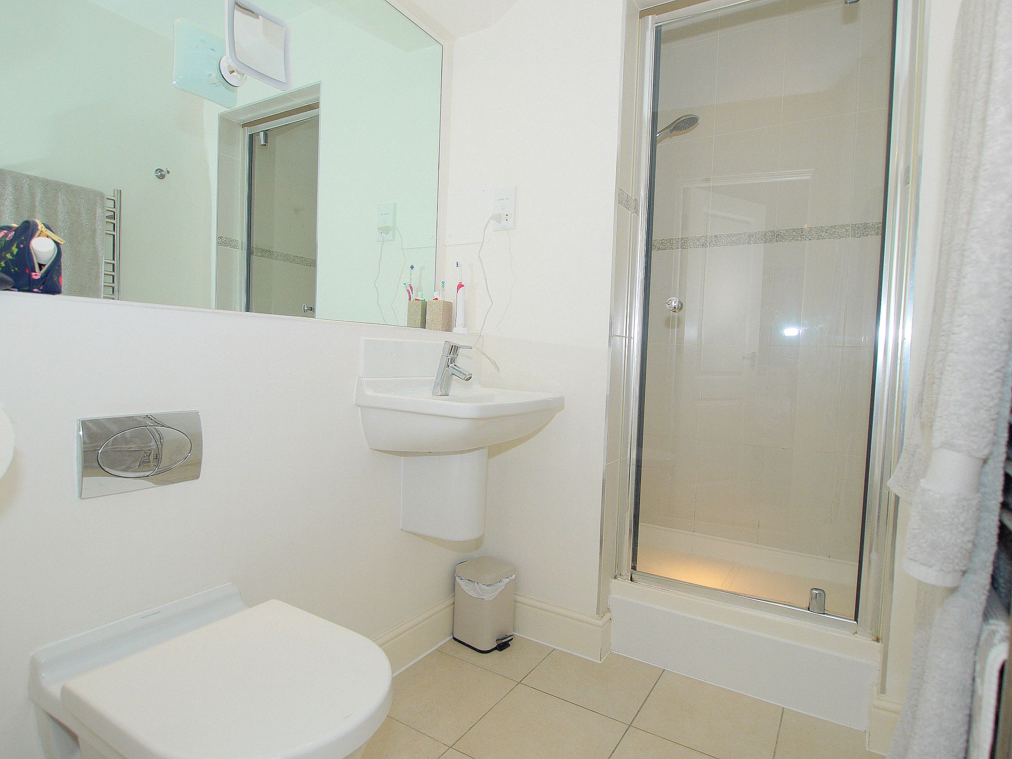 3 bedroom mid terraced house Sold in Sevenoaks - Photograph 10