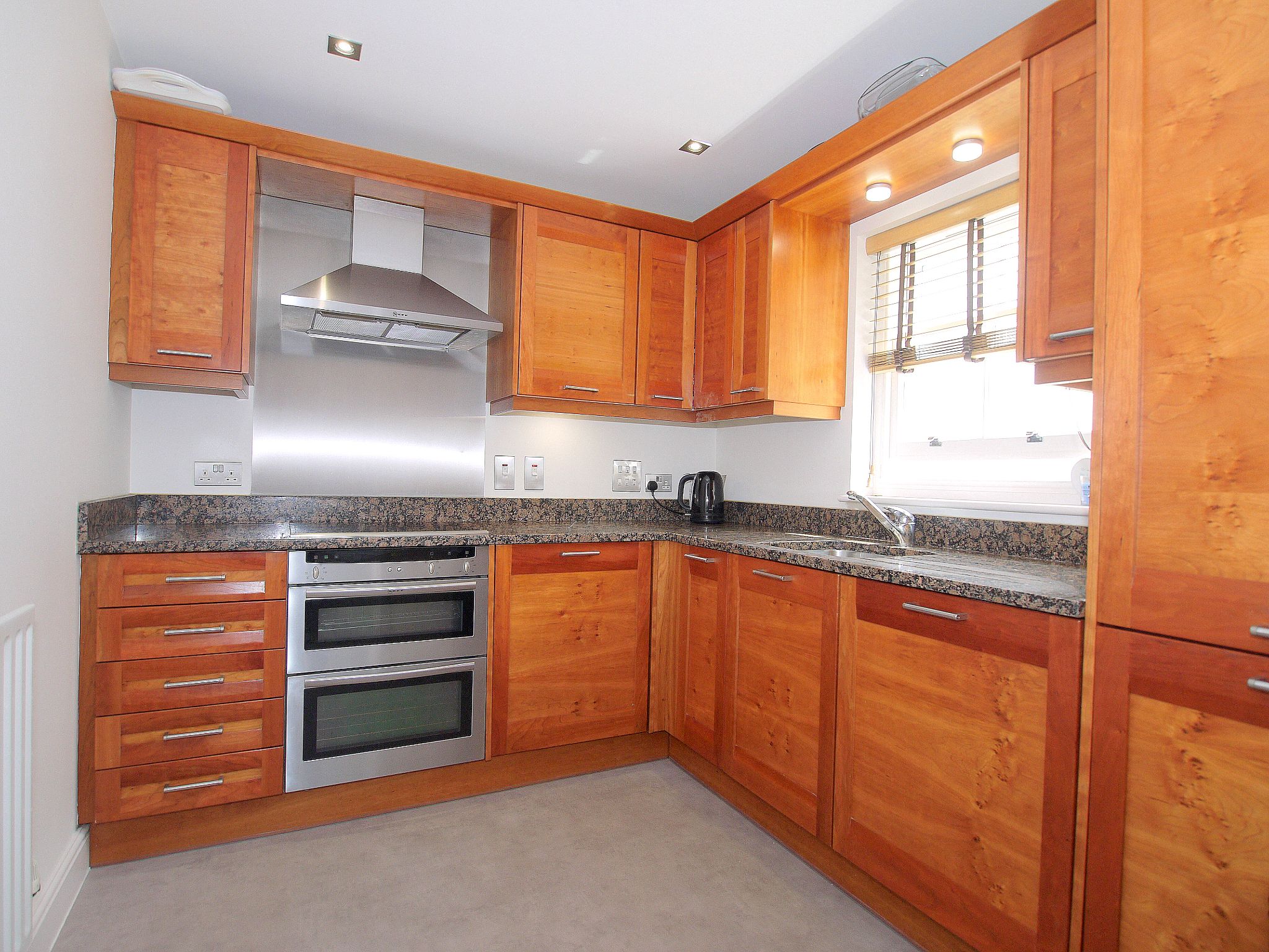 3 bedroom mid terraced house Sold in Sevenoaks - Photograph 5