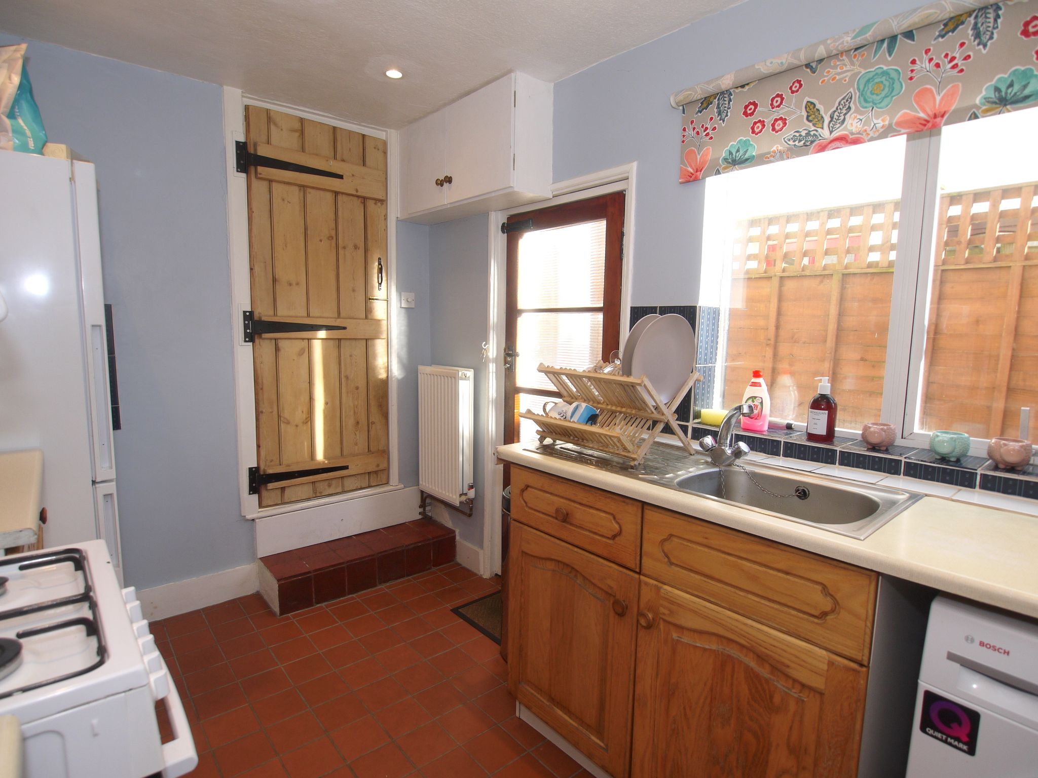 2 bedroom mid terraced house Sold in Sevenoaks - Photograph 3