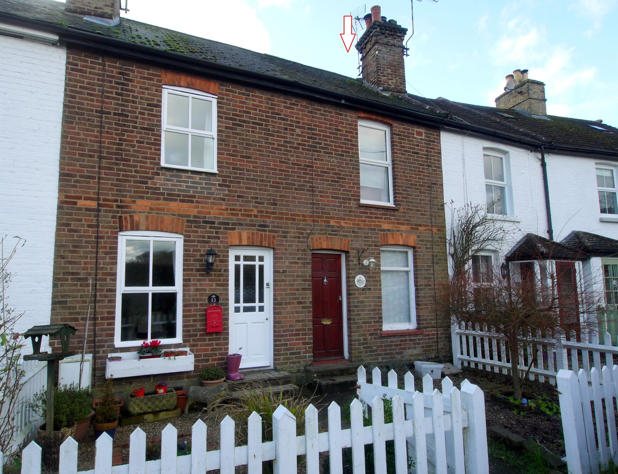 2 bedroom mid terraced house Sold in Sevenoaks - Photograph 1