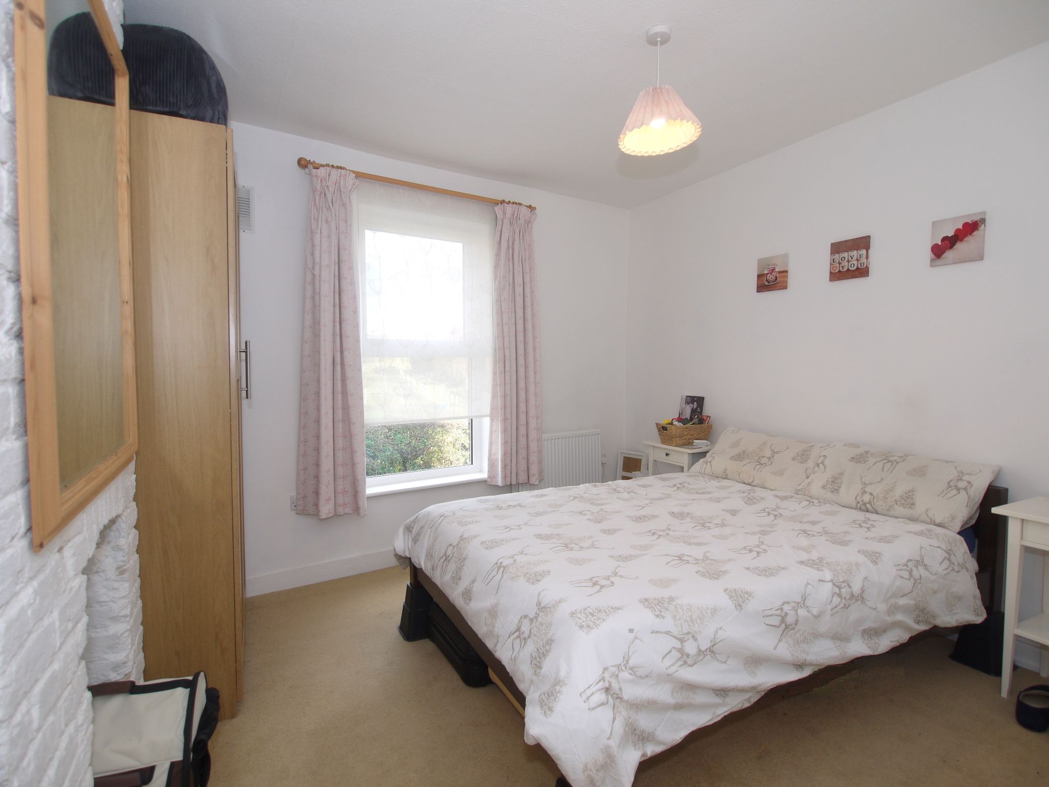 2 bedroom mid terraced house Sold in Sevenoaks - Photograph 5