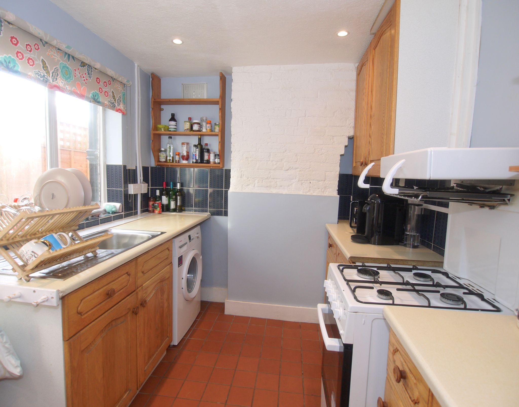 2 bedroom mid terraced house Sold in Sevenoaks - Photograph 6
