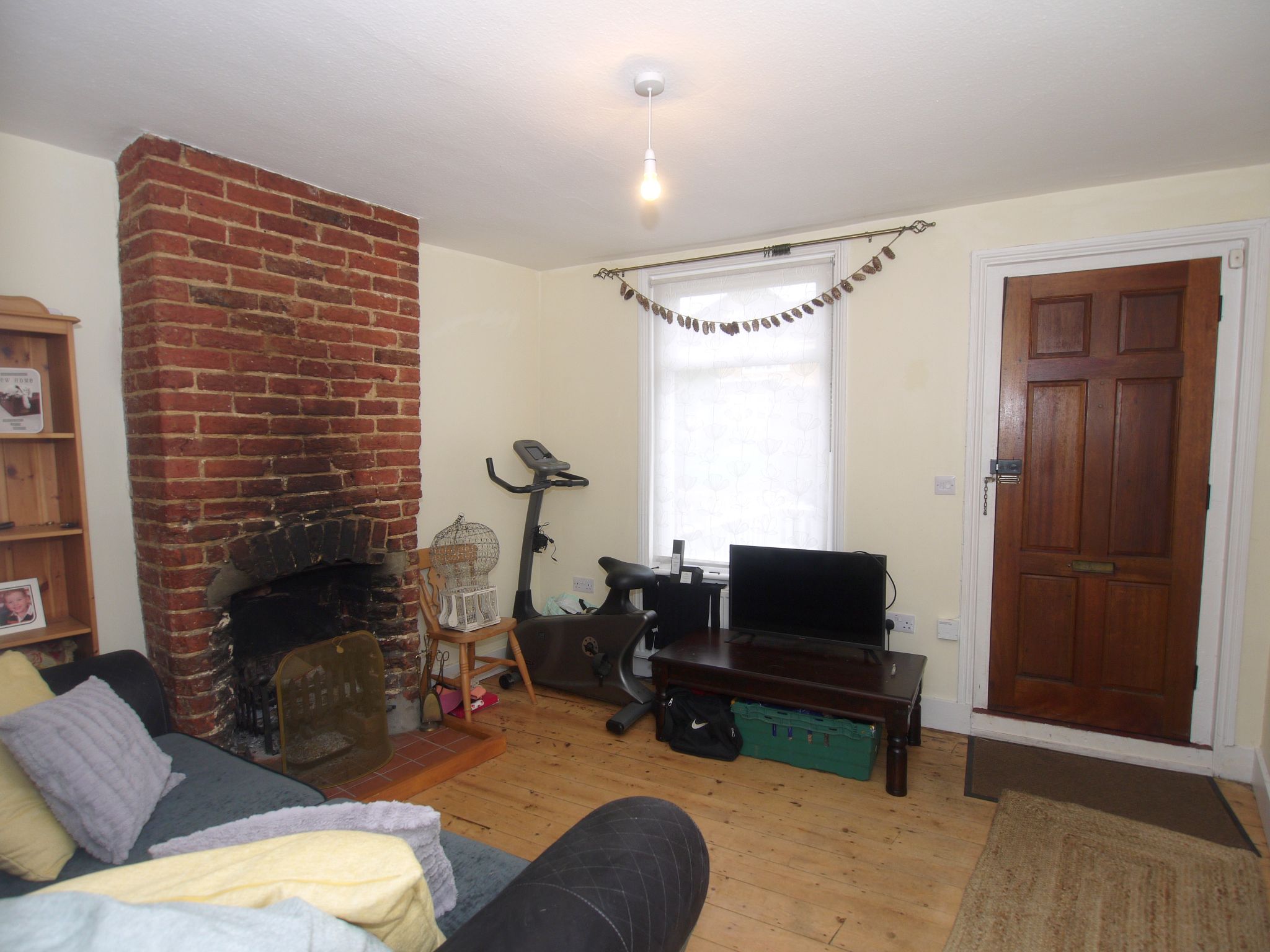 2 bedroom mid terraced house Sold in Sevenoaks - Photograph 2
