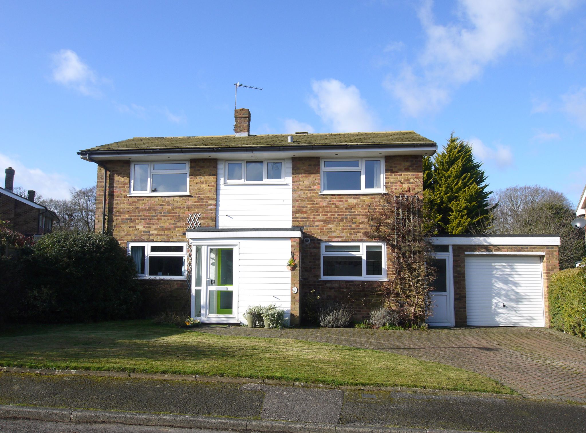 4 bedroom detached house Sold in Sevenoaks - Photograph 1