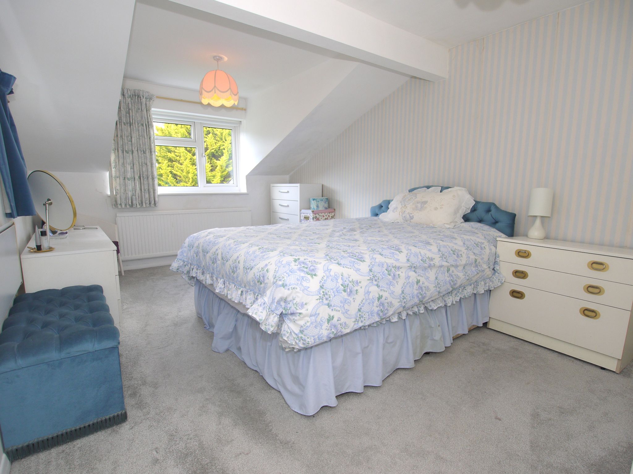 4 bedroom detached house Sold in Sevenoaks - Photograph 7