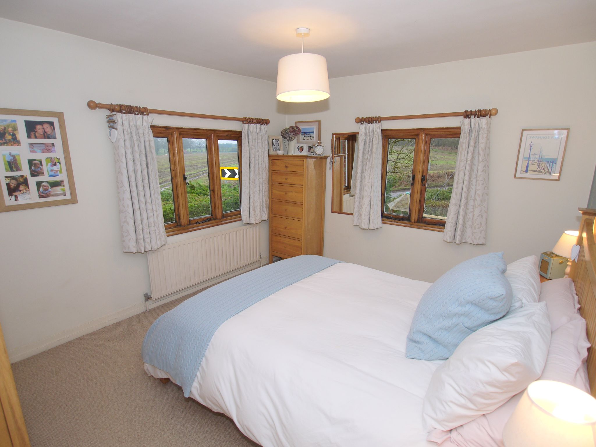 3 bedroom detached house Sold in Tonbridge - Photograph 9
