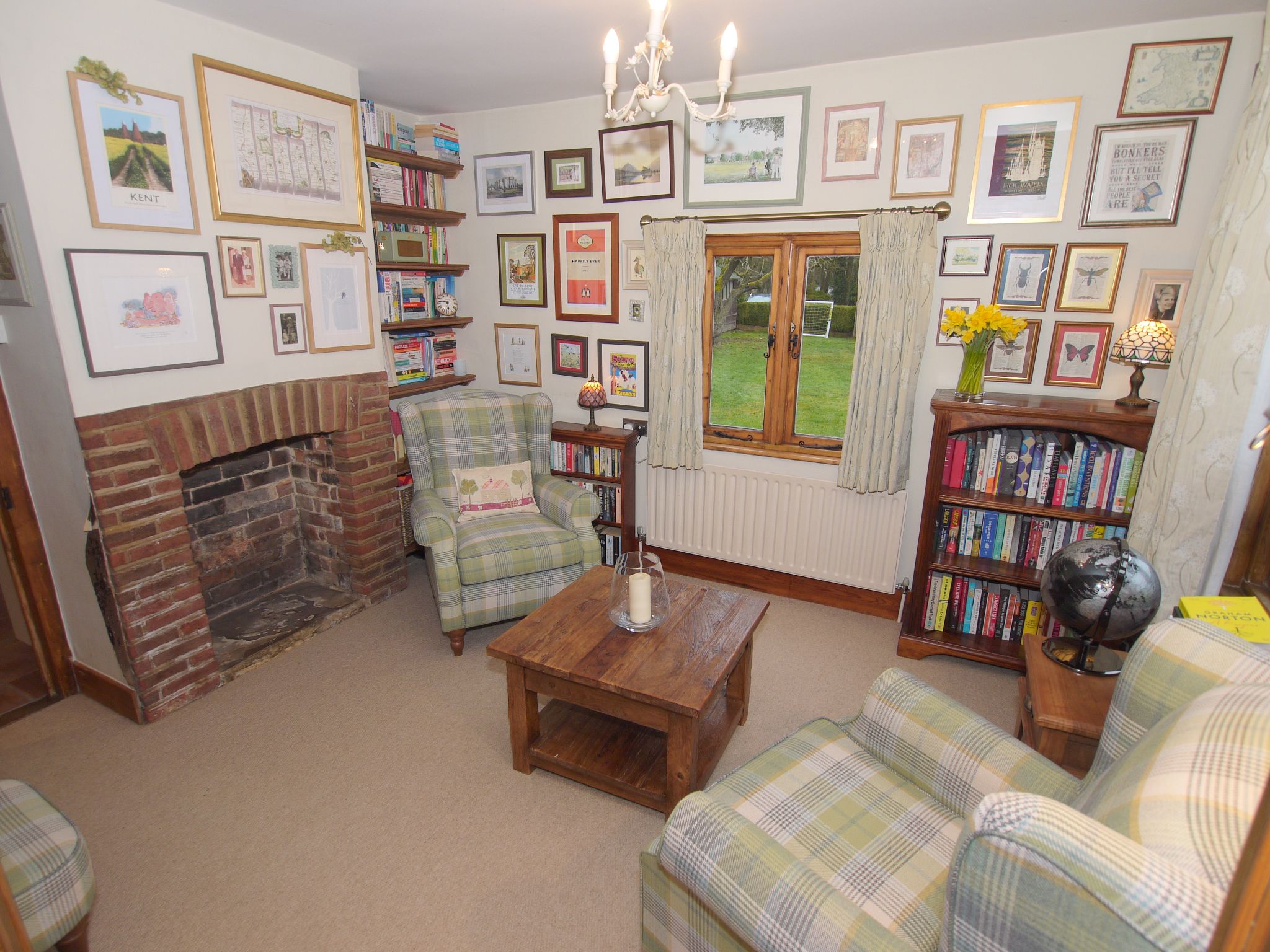 3 bedroom detached house Sold in Tonbridge - Photograph 4