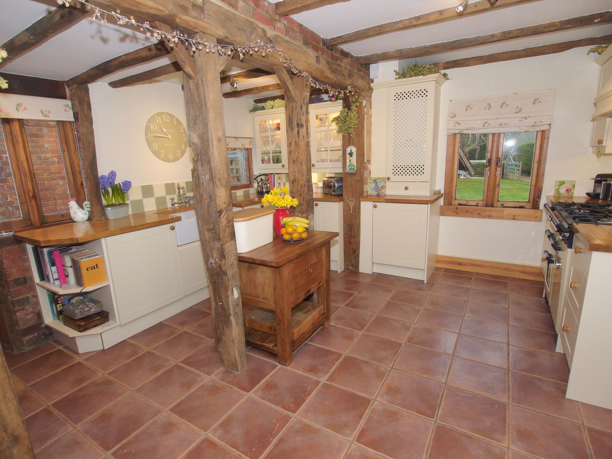 3 bedroom detached house Sold in Tonbridge - Photograph 7