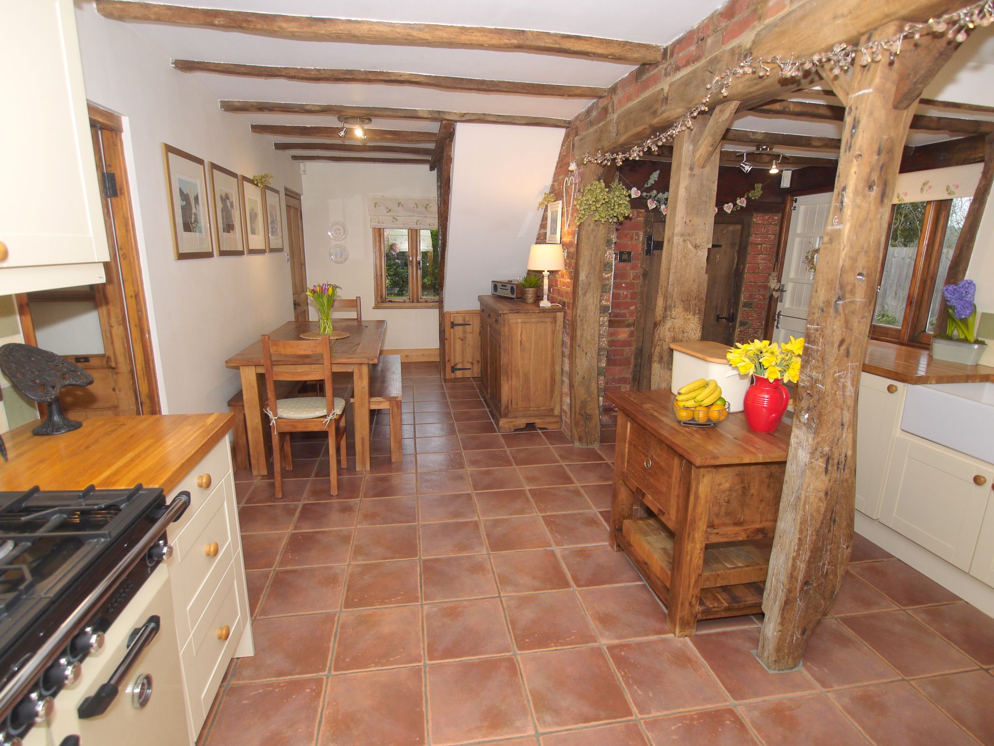 3 bedroom detached house Sold in Tonbridge - Photograph 8