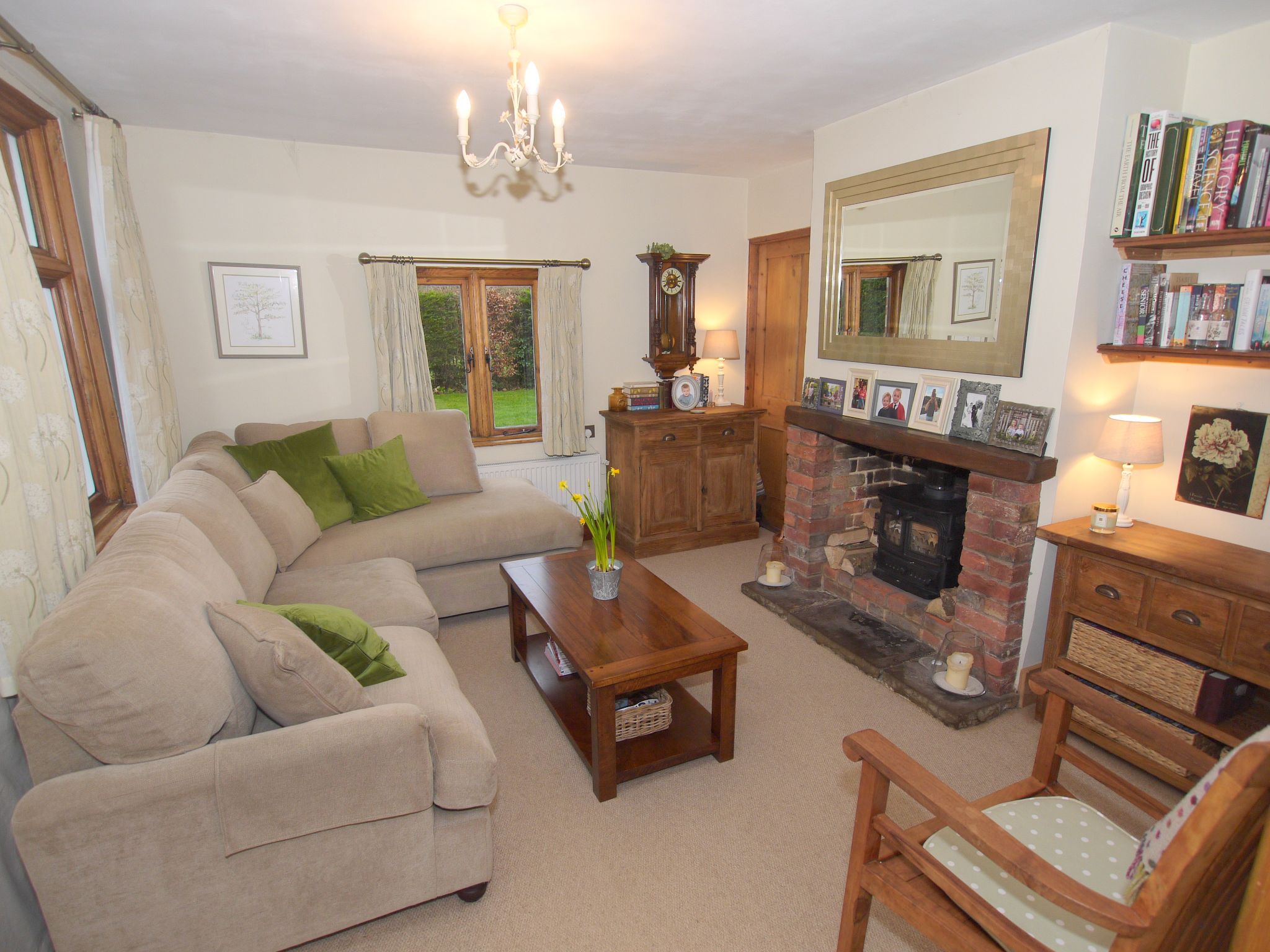 3 bedroom detached house Sold in Tonbridge - Photograph 3