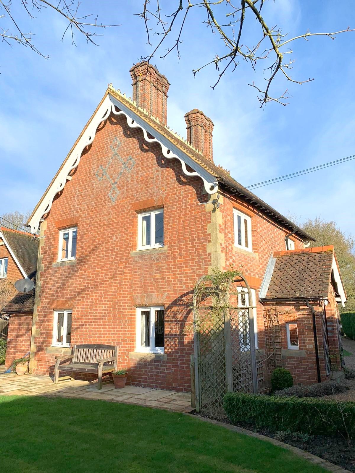 3 bedroom detached house Sold in Tonbridge - Photograph 16