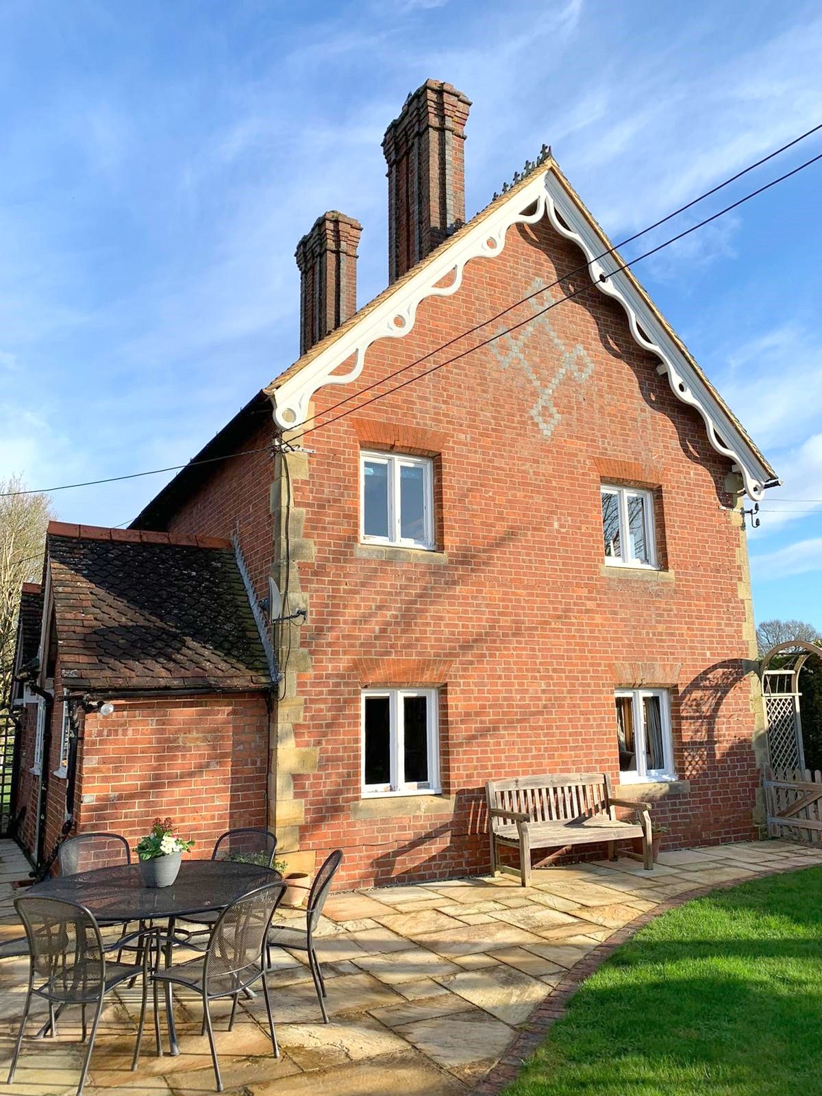 3 bedroom detached house Sold in Tonbridge - Photograph 17