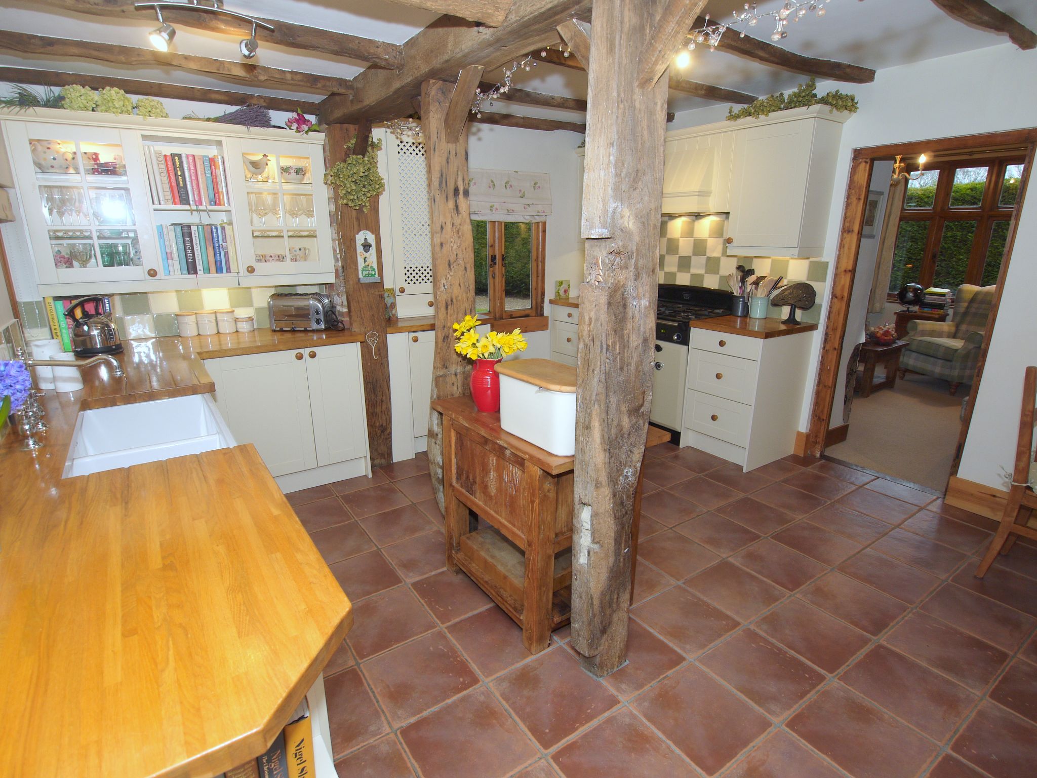 3 bedroom detached house Sold in Tonbridge - Photograph 6