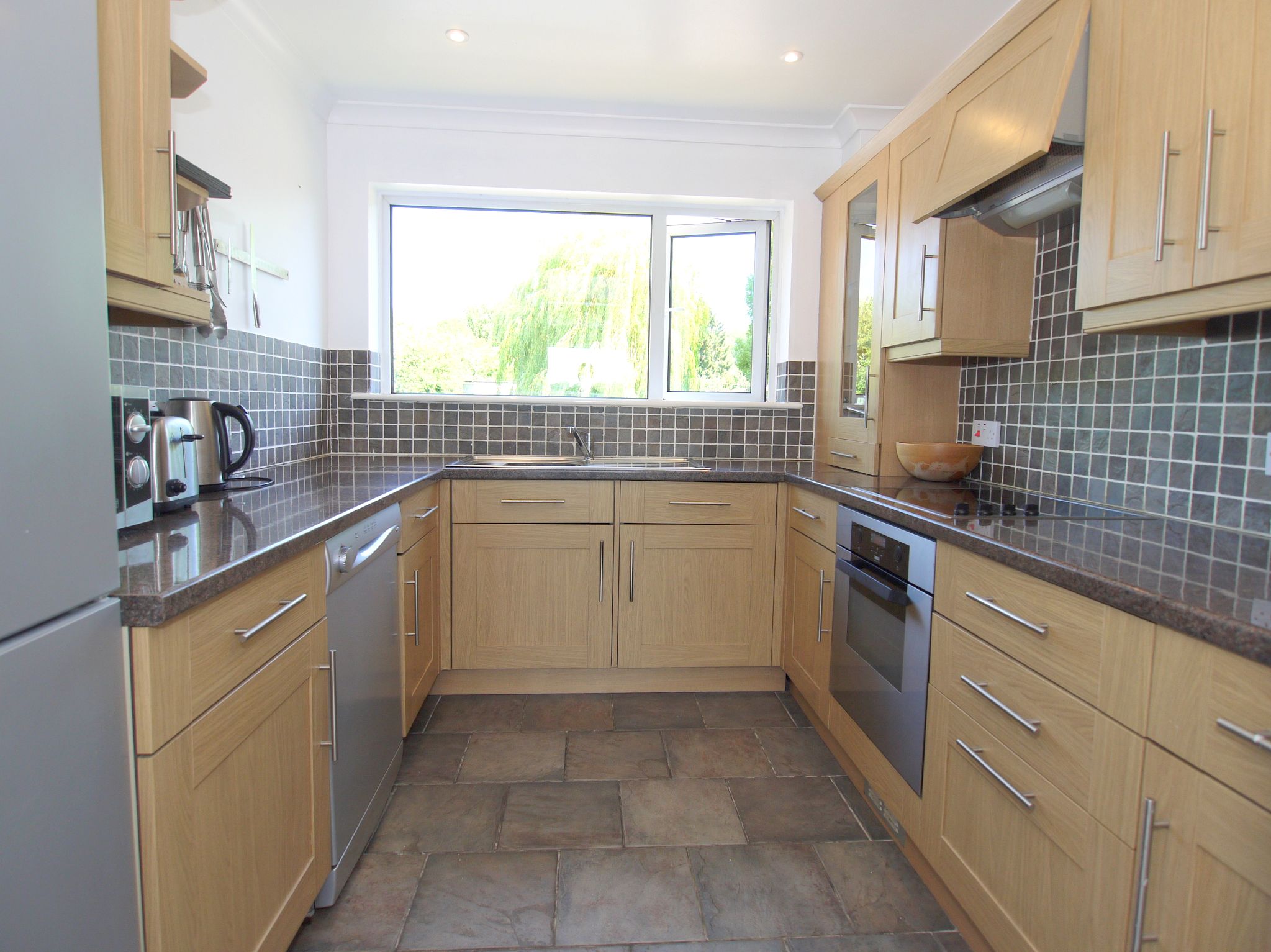 2 bedroom apartment Sold in Sevenoaks - Photograph 3