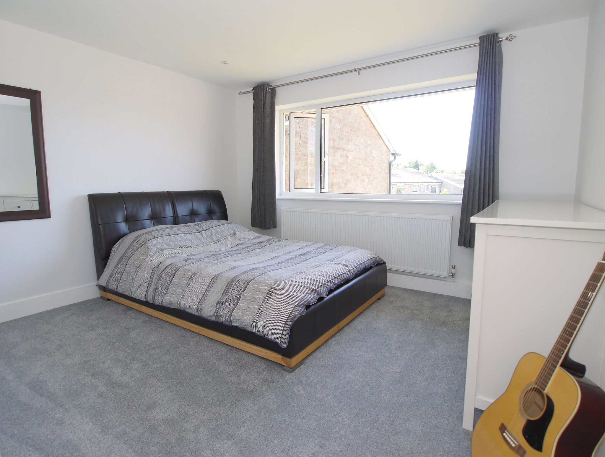 2 bedroom apartment Sold in Sevenoaks - Photograph 4