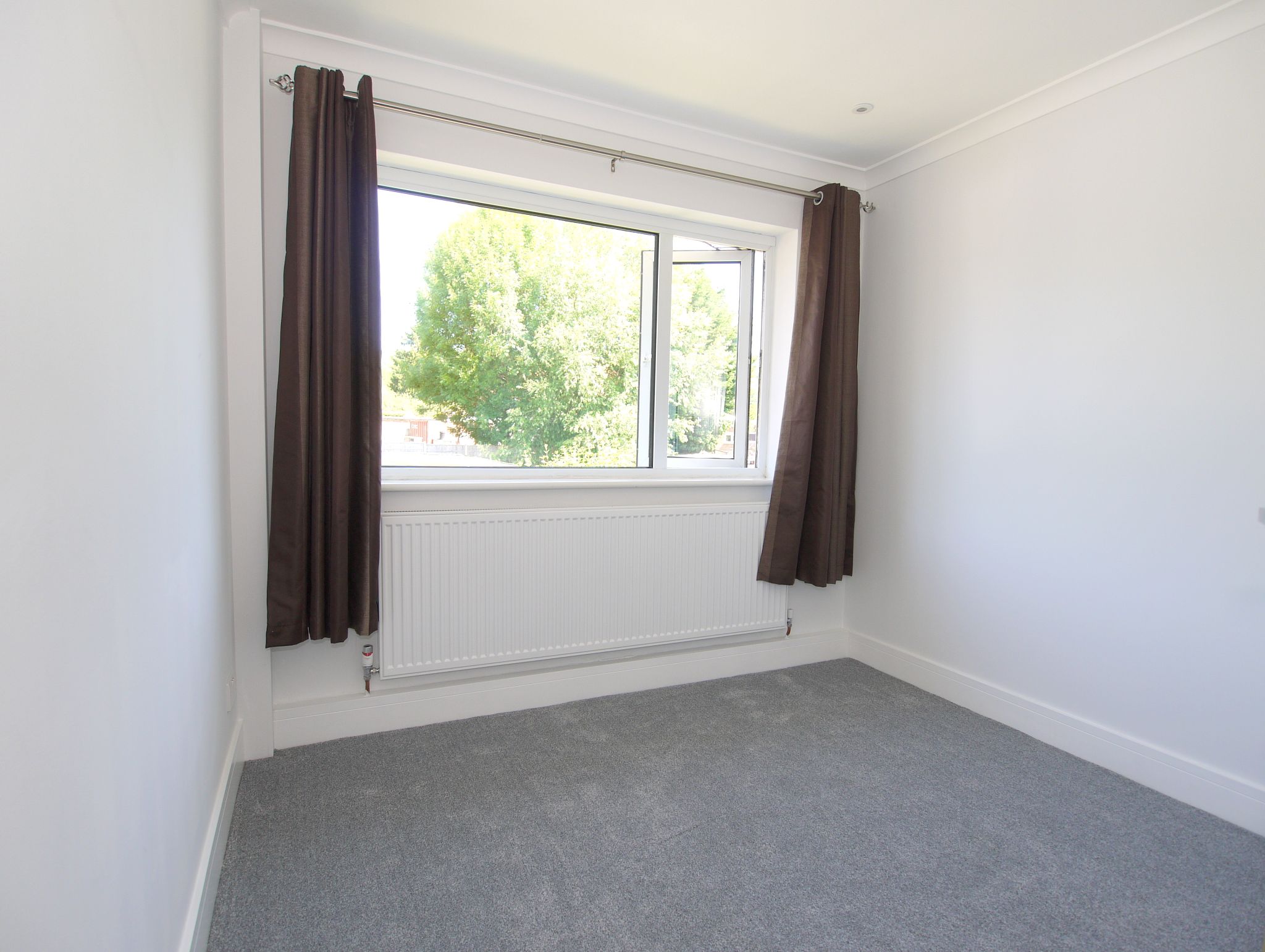 2 bedroom apartment Sold in Sevenoaks - Photograph 5