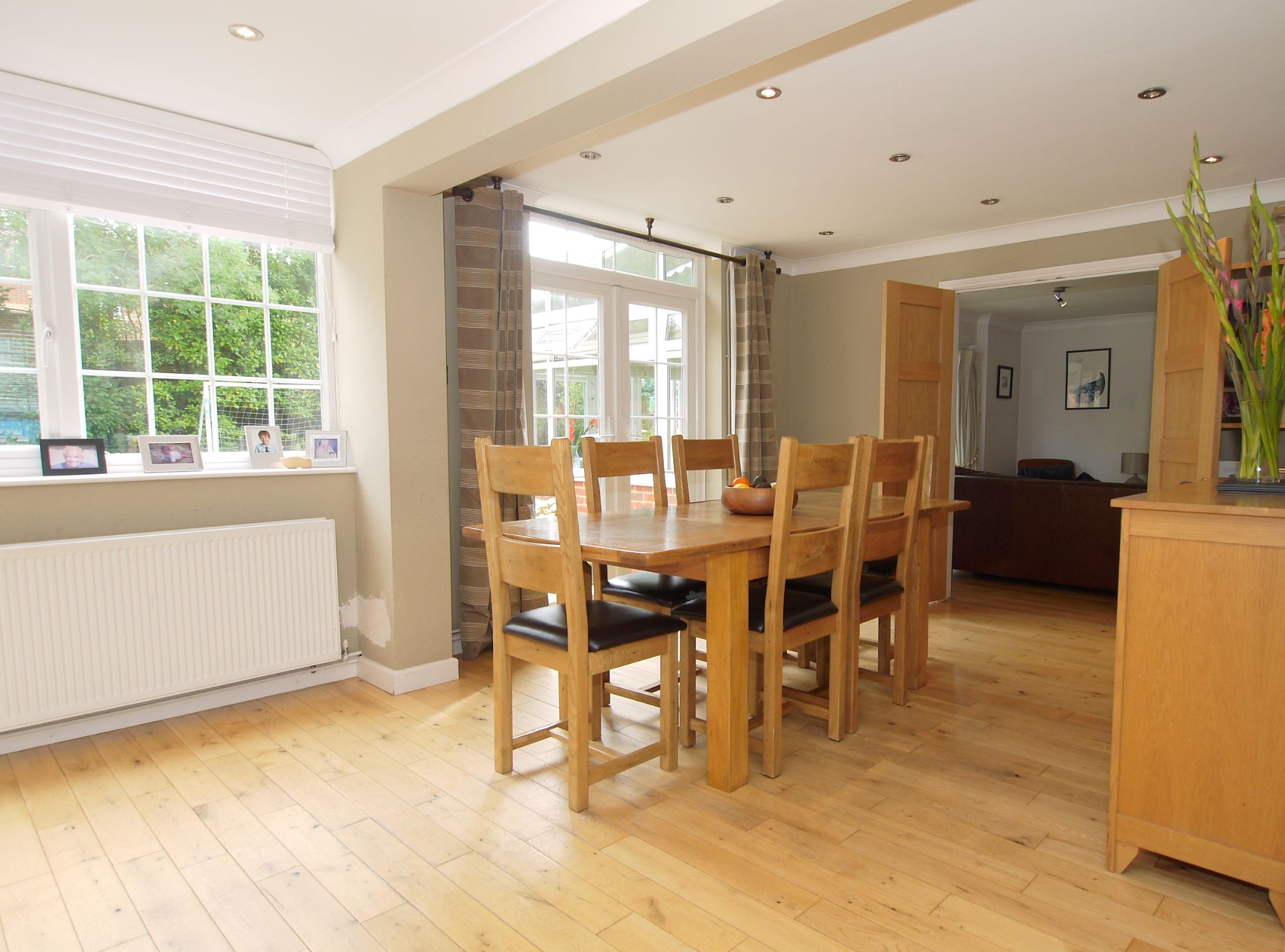4 bedroom detached house Sold in Sevenoaks - Photograph 6