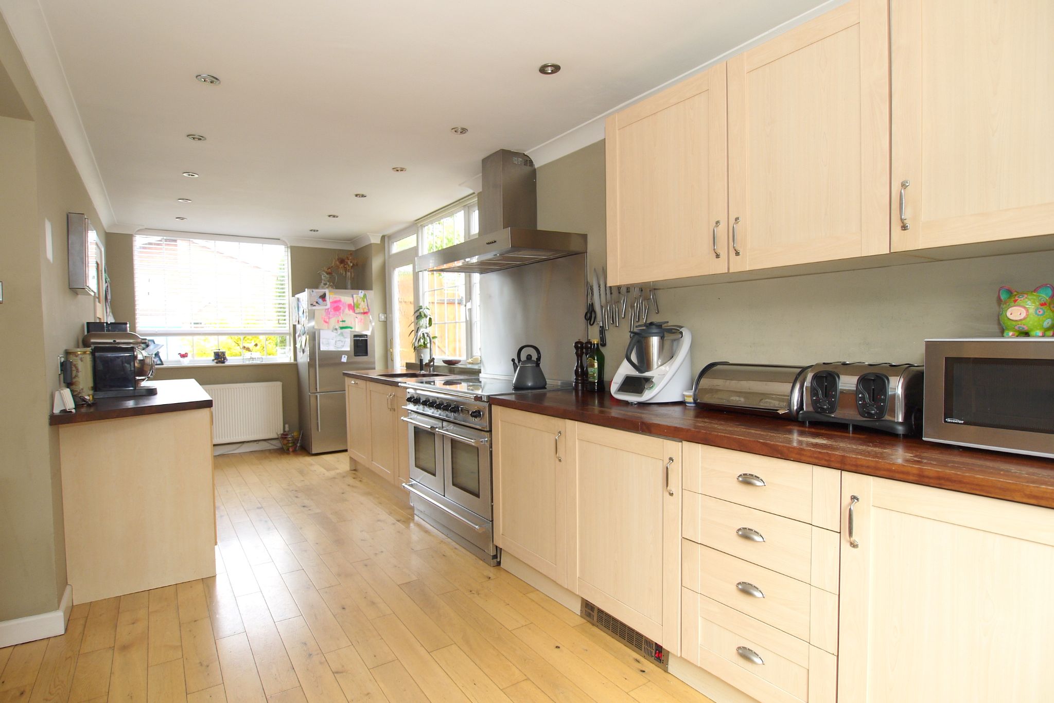4 bedroom detached house Sold in Sevenoaks - Photograph 5