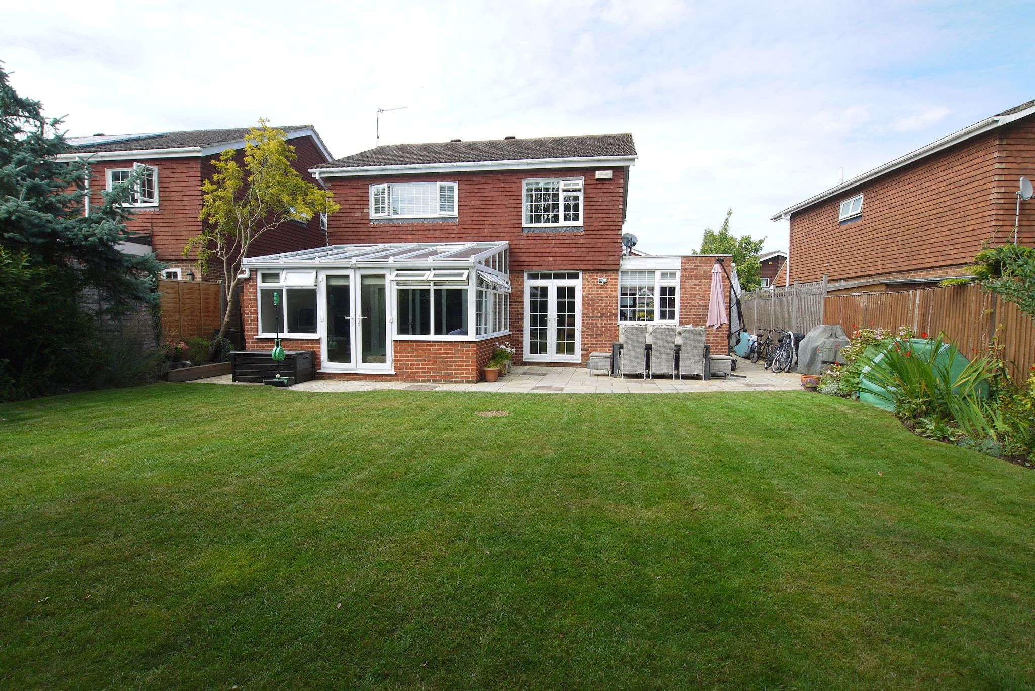 4 bedroom detached house Sold in Sevenoaks - Photograph 17