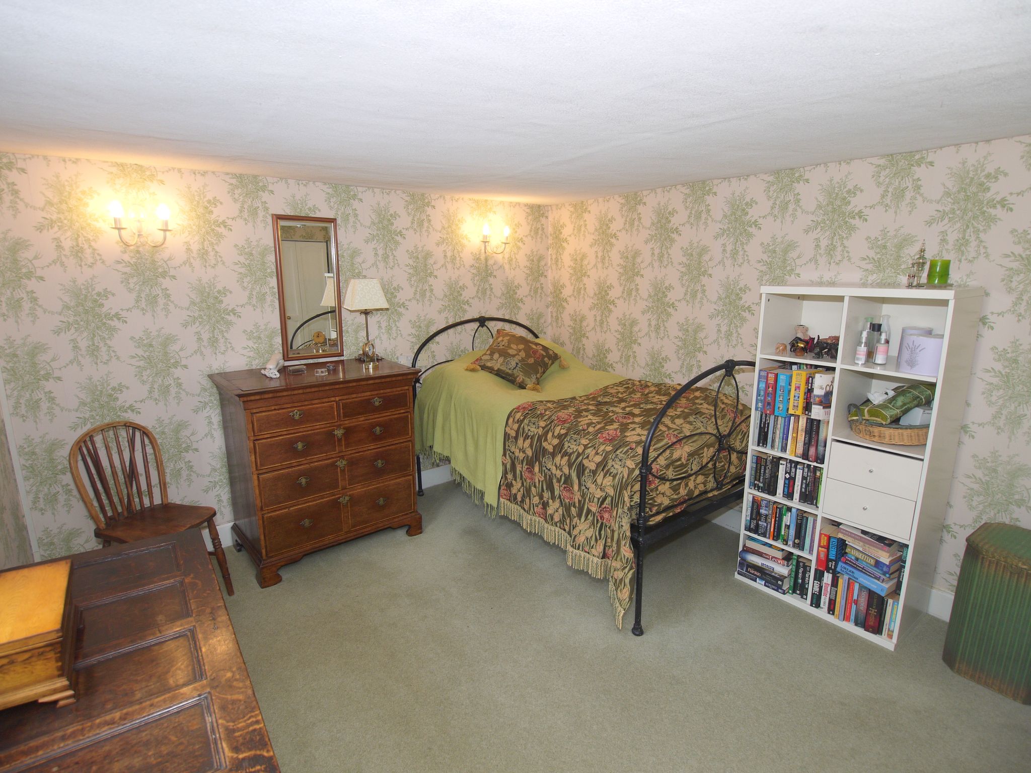 2 bedroom detached house Sold in Sevenoaks - Photograph 6