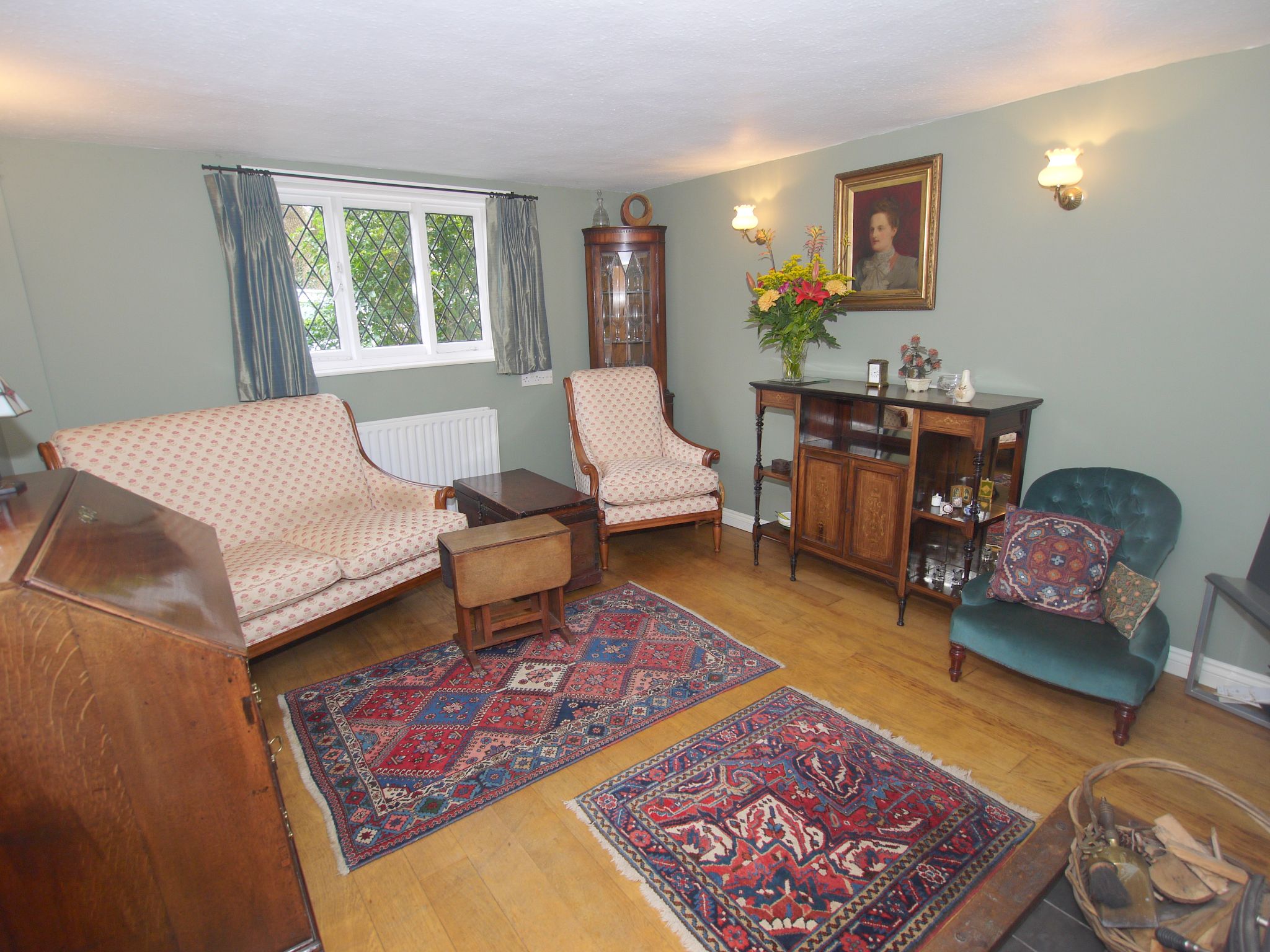 2 bedroom detached house Sold in Sevenoaks - Photograph 3
