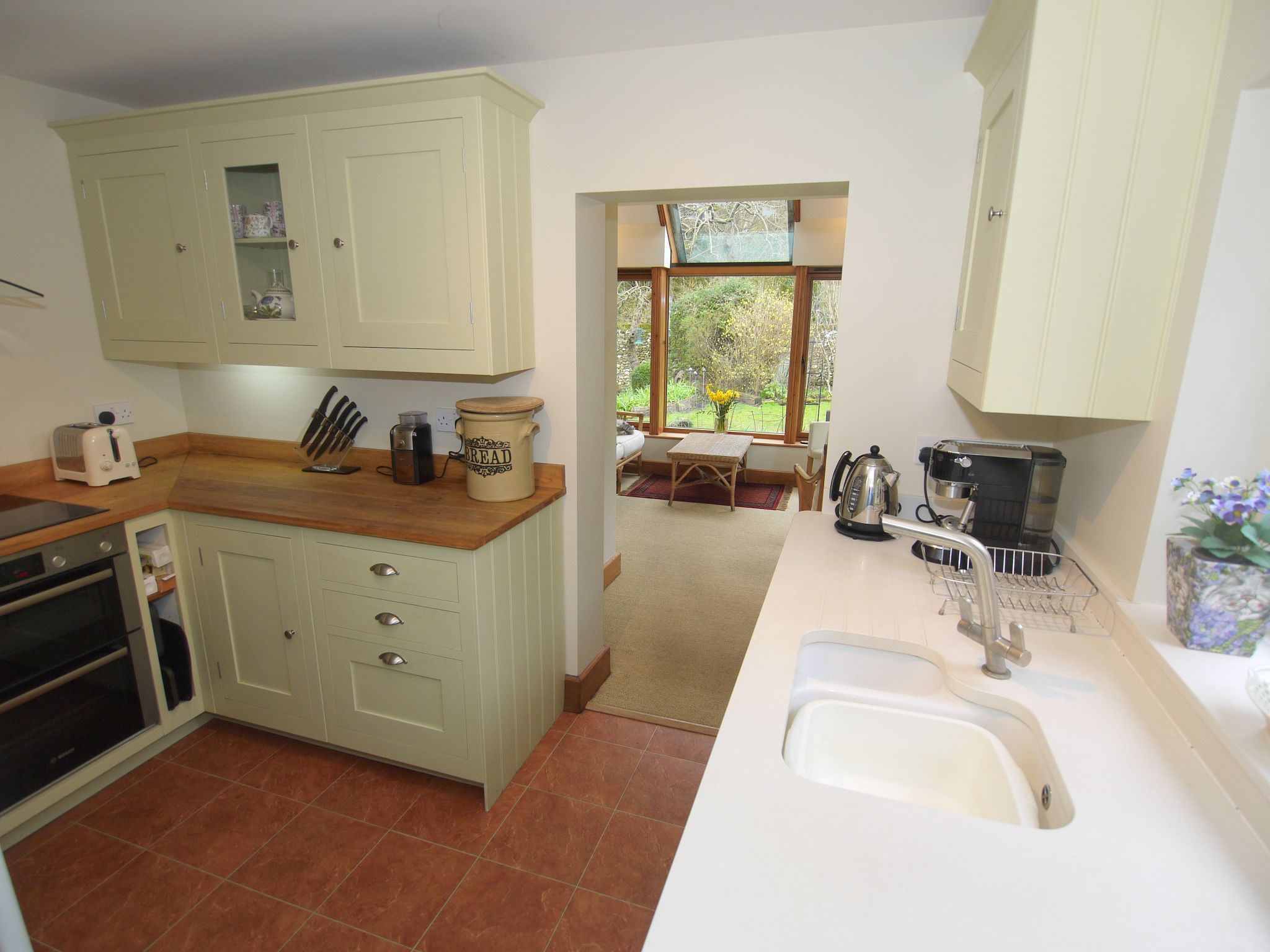 2 bedroom detached house Sold in Sevenoaks - Photograph 5