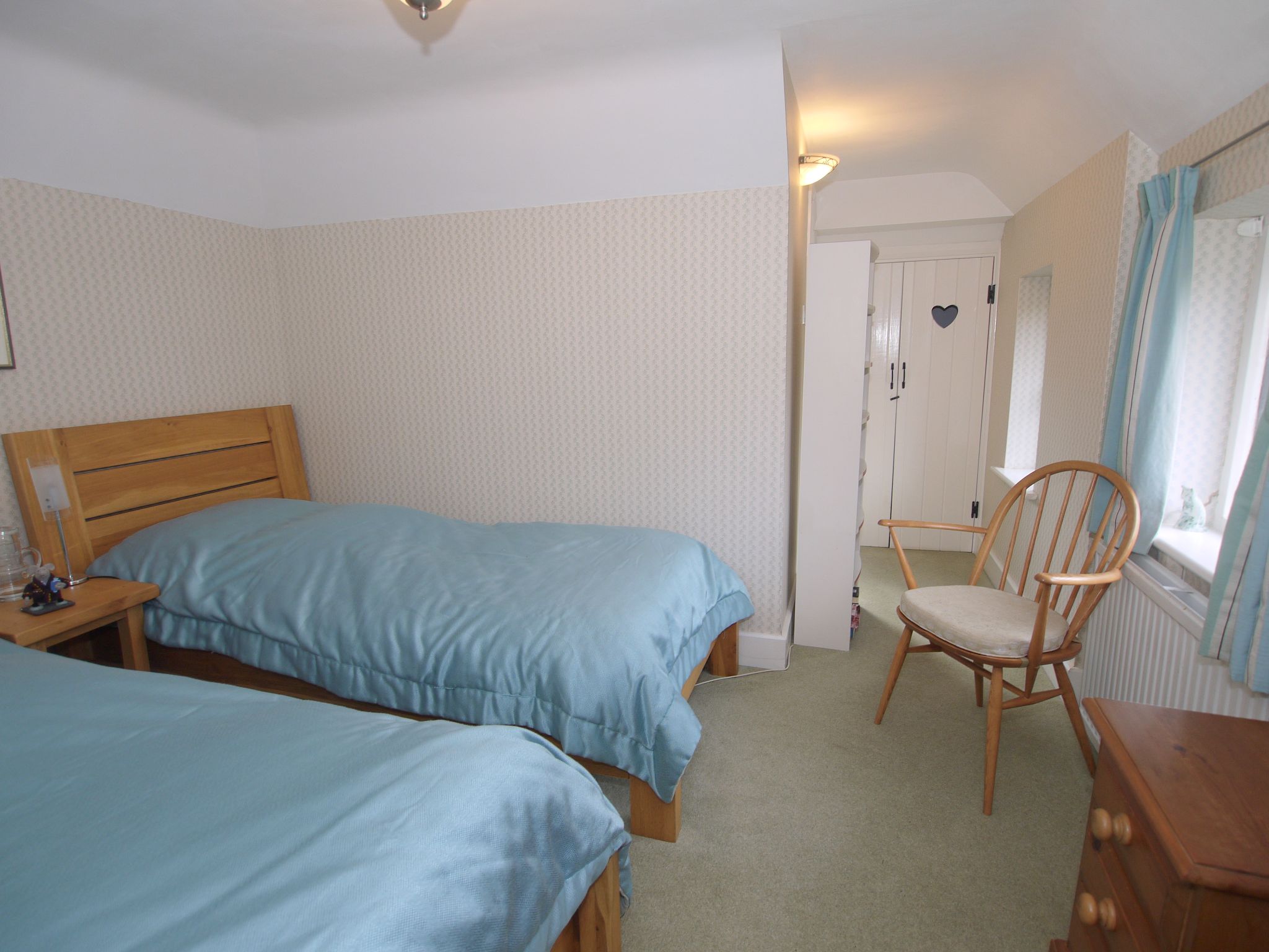 2 bedroom detached house Sold in Sevenoaks - Photograph 7
