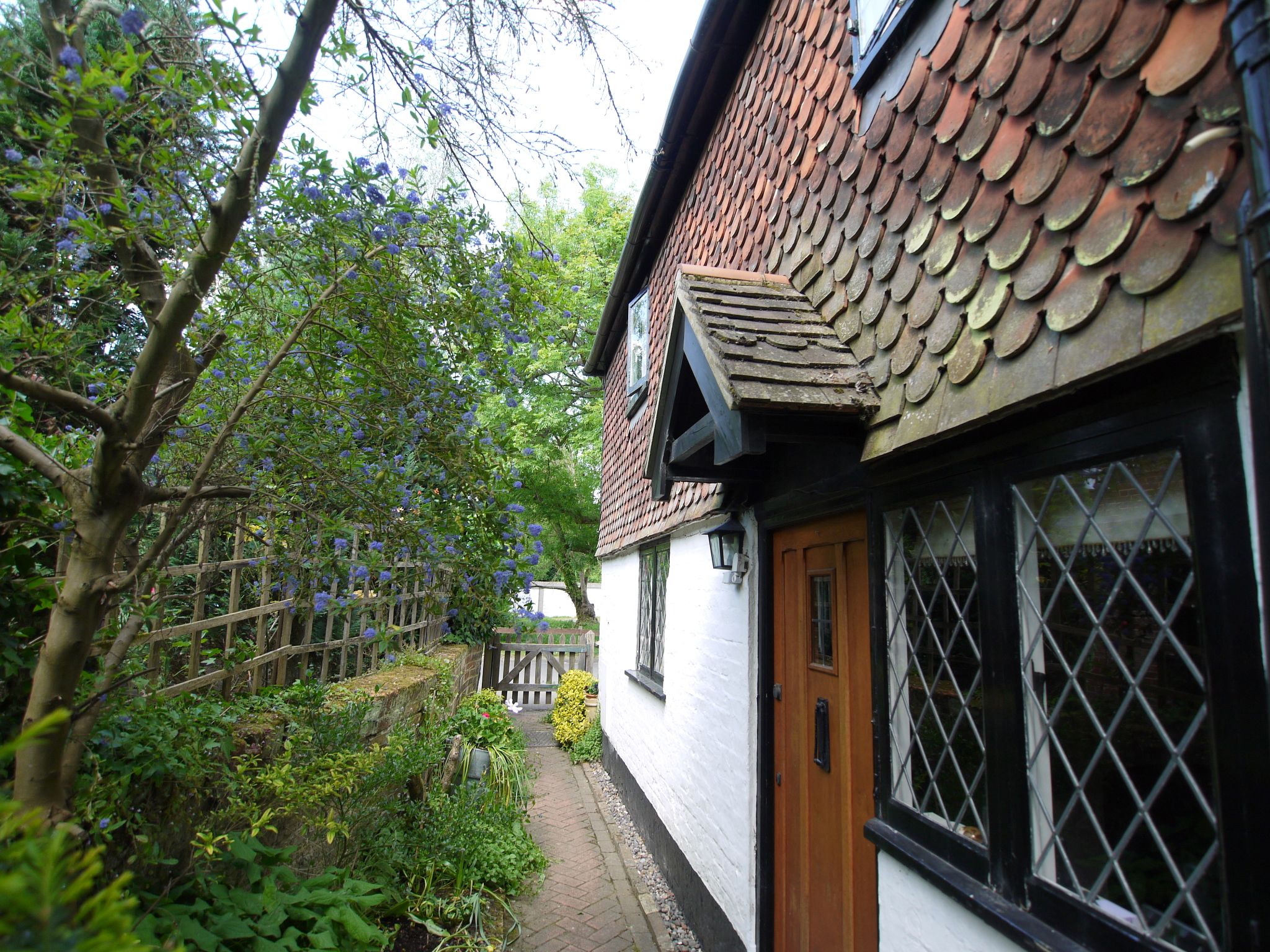 2 bedroom detached house Sold in Sevenoaks - Photograph 10