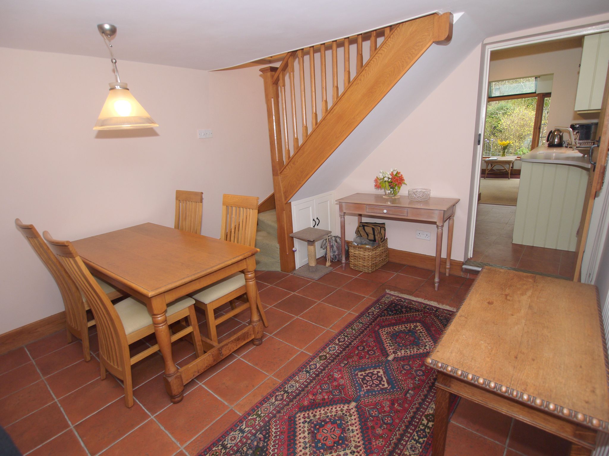 2 bedroom detached house Sold in Sevenoaks - Photograph 4