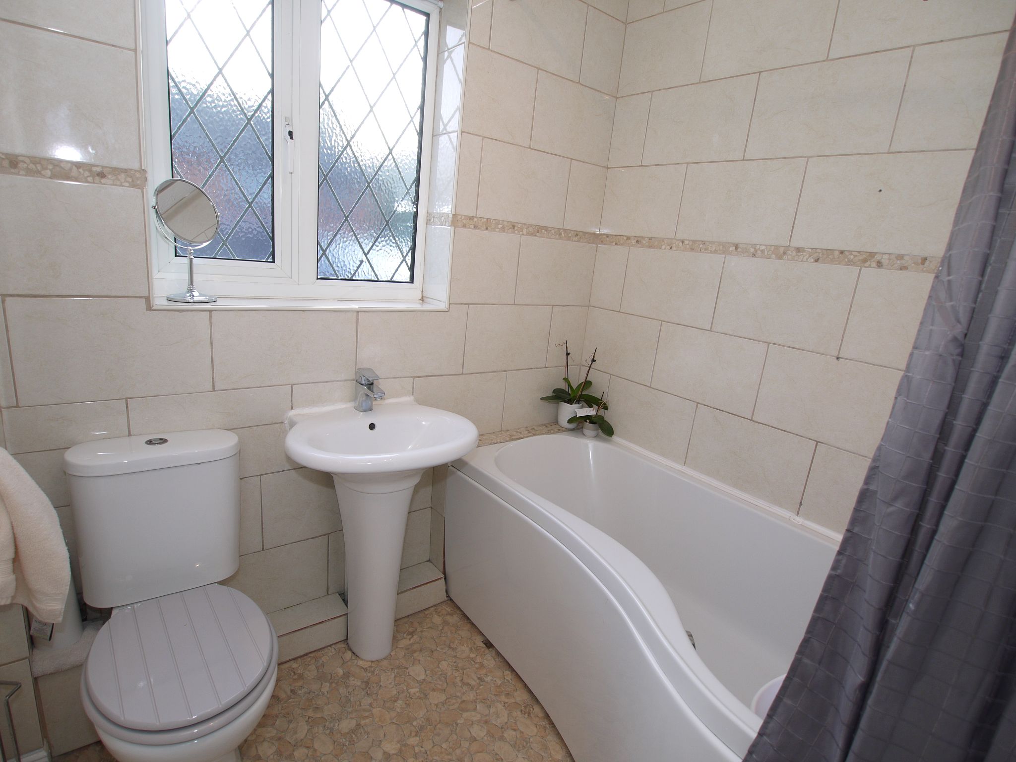4 bedroom detached house Sold in Sevenoaks - Photograph 8